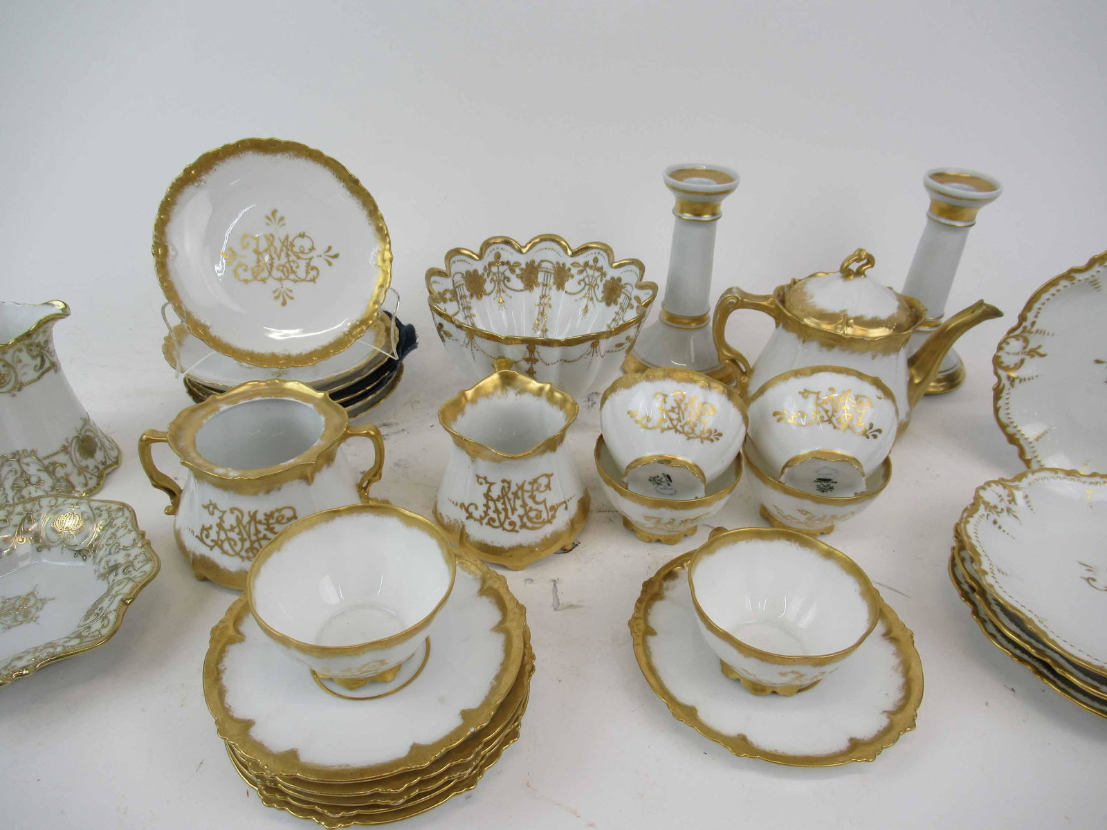 Group of Assorted Gilt Decorated Table Articles (1 of 8)