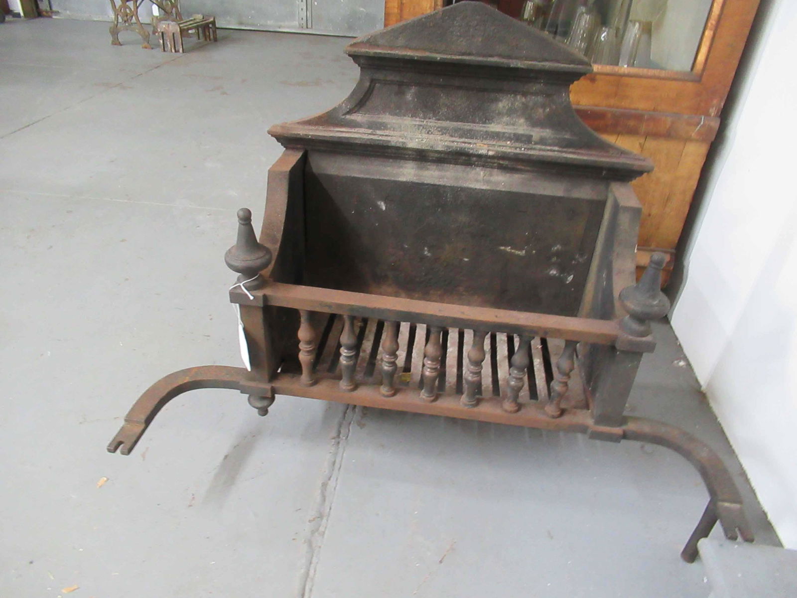 Large Cast Iron Fire Back and Grate Insert (1 of 3)