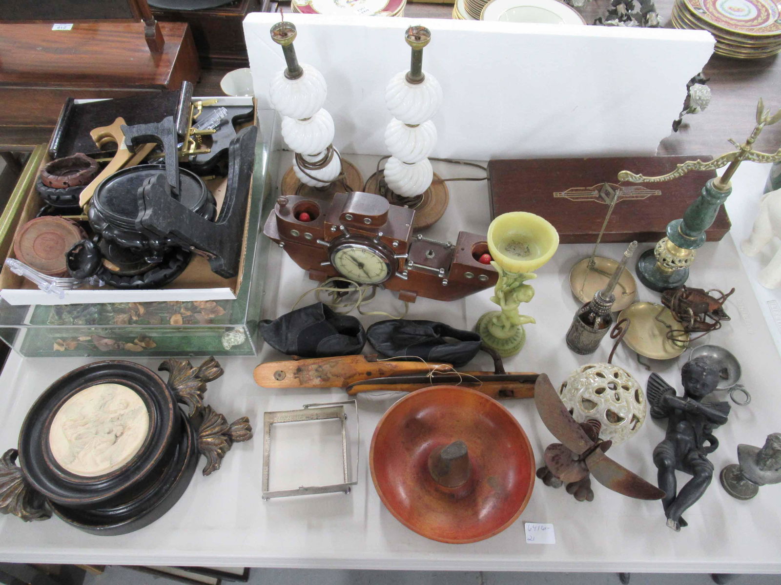 Group of Assorted Table Articles (1 of 9)