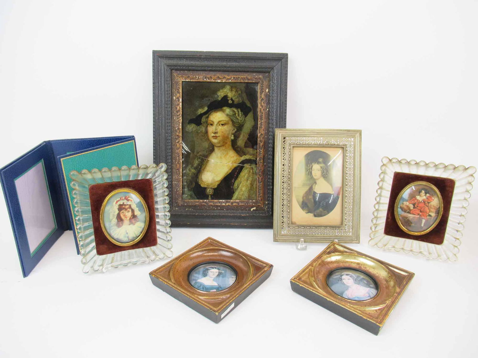 Group of Assorted Pictures and Frames (1 of 7)