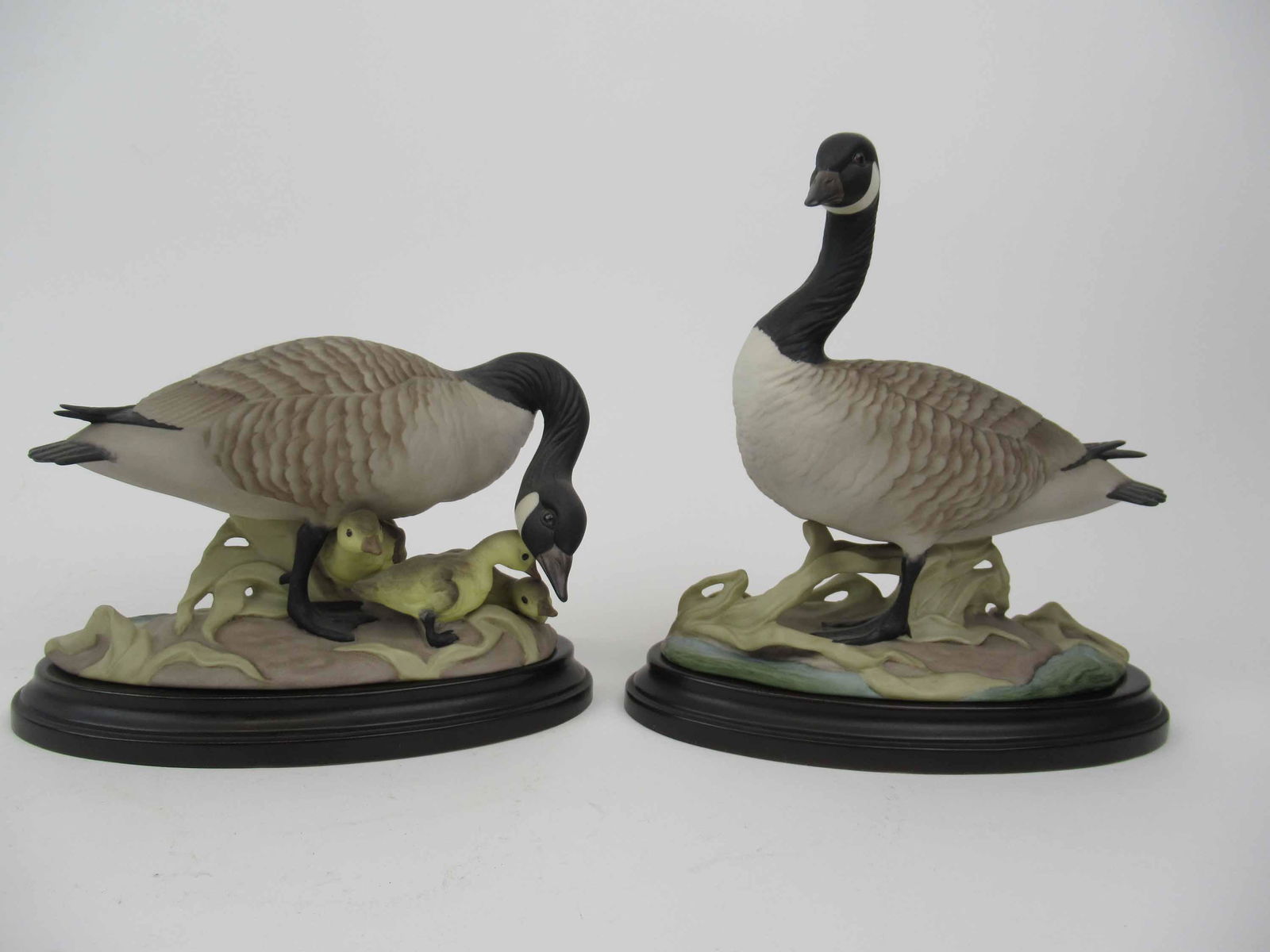 Boehm Porcelain Pair of Canadian Geese on Stands (1 of 8)