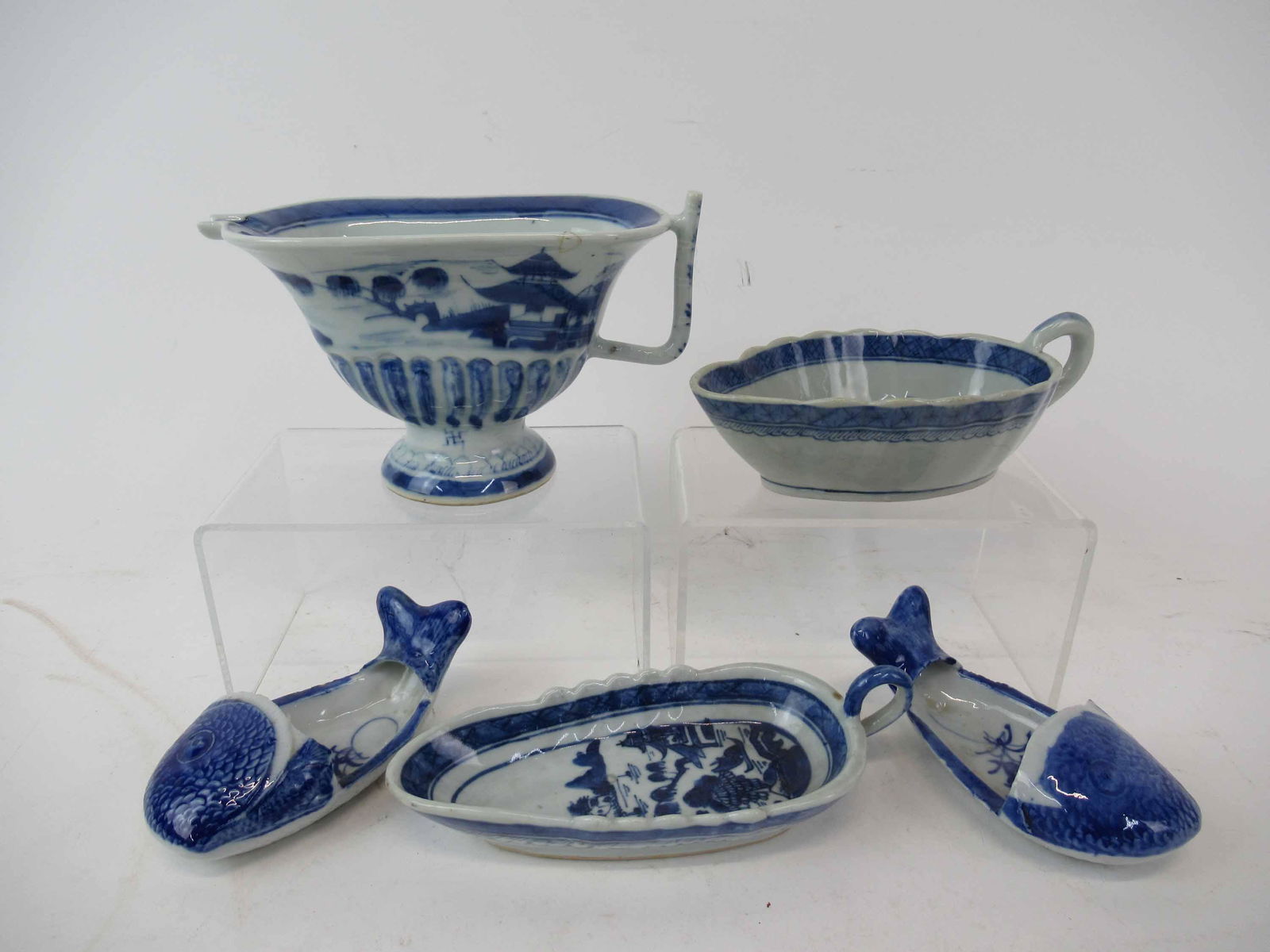 Two Chinese Export Canton Gravy Boats (1 of 7)