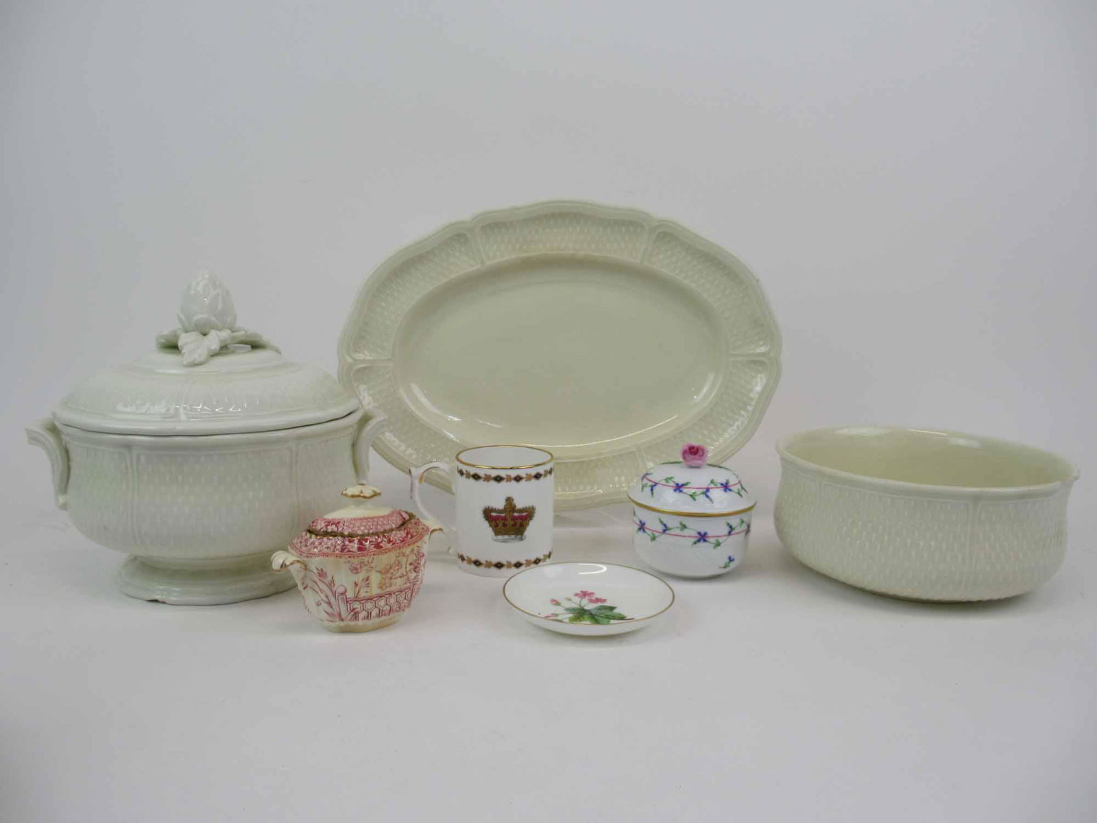 Herand Blue Garland Blue Sugar Bowl: Herand Blue Garland Blue Sugar Bowl. Together with Gien Du Barry covered tureen, bowl and platter, Mandarin mini sugar bowl, Minton Malva coaster and Royal collection mug. Used condition, wear, worn,