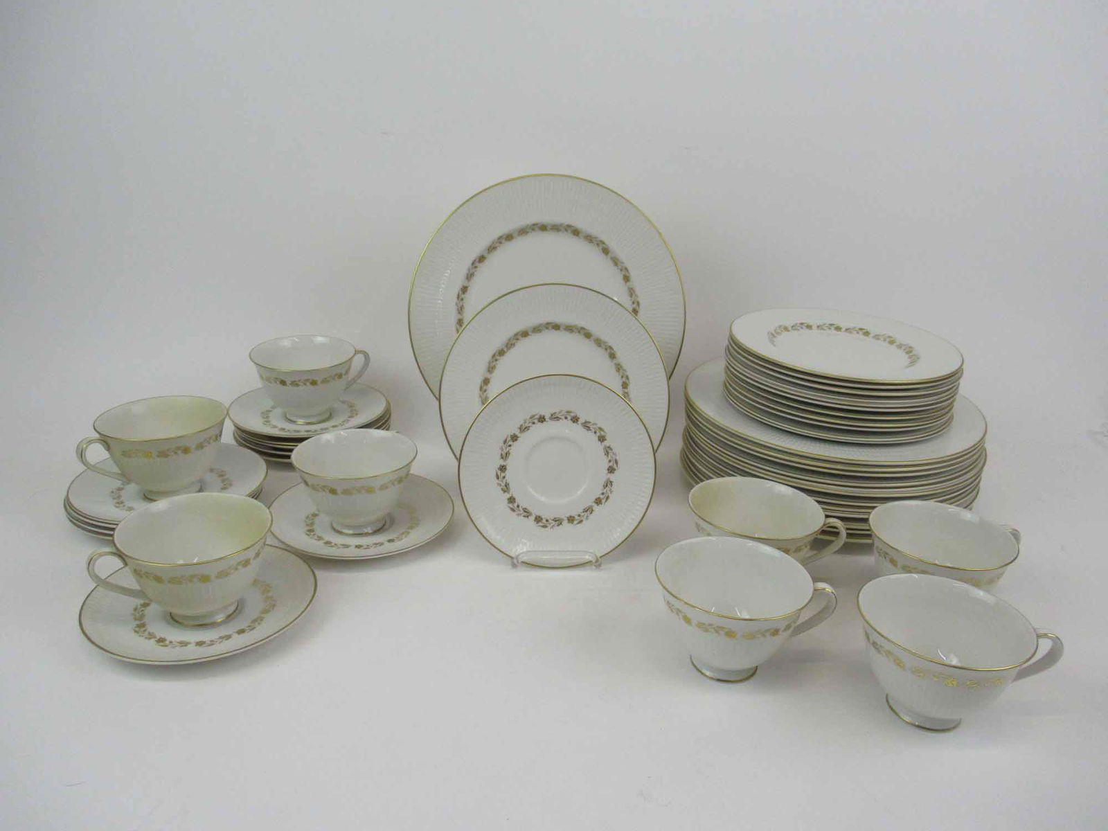 Royal Doulton Fairfax Partial Dinnerware Service (1 of 5)
