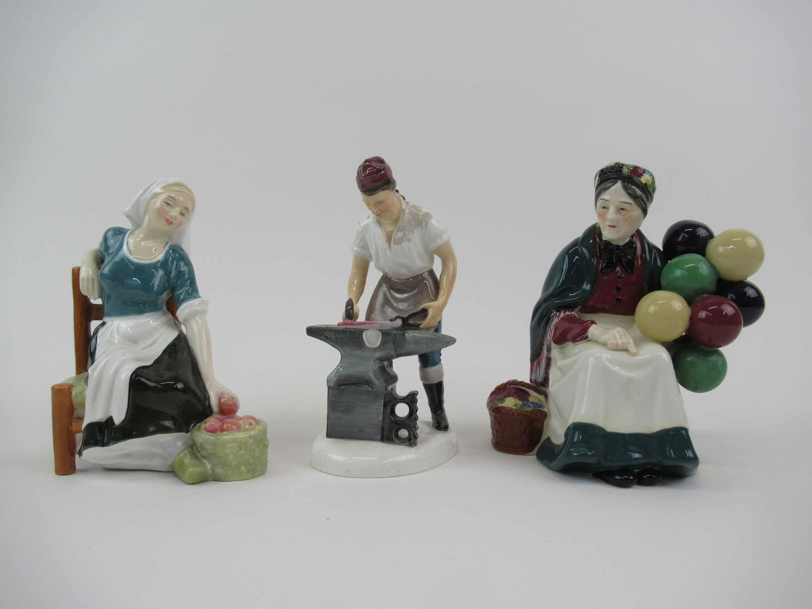 Royal Doulton The Apple Maid #hn2160 (1 of 9)
