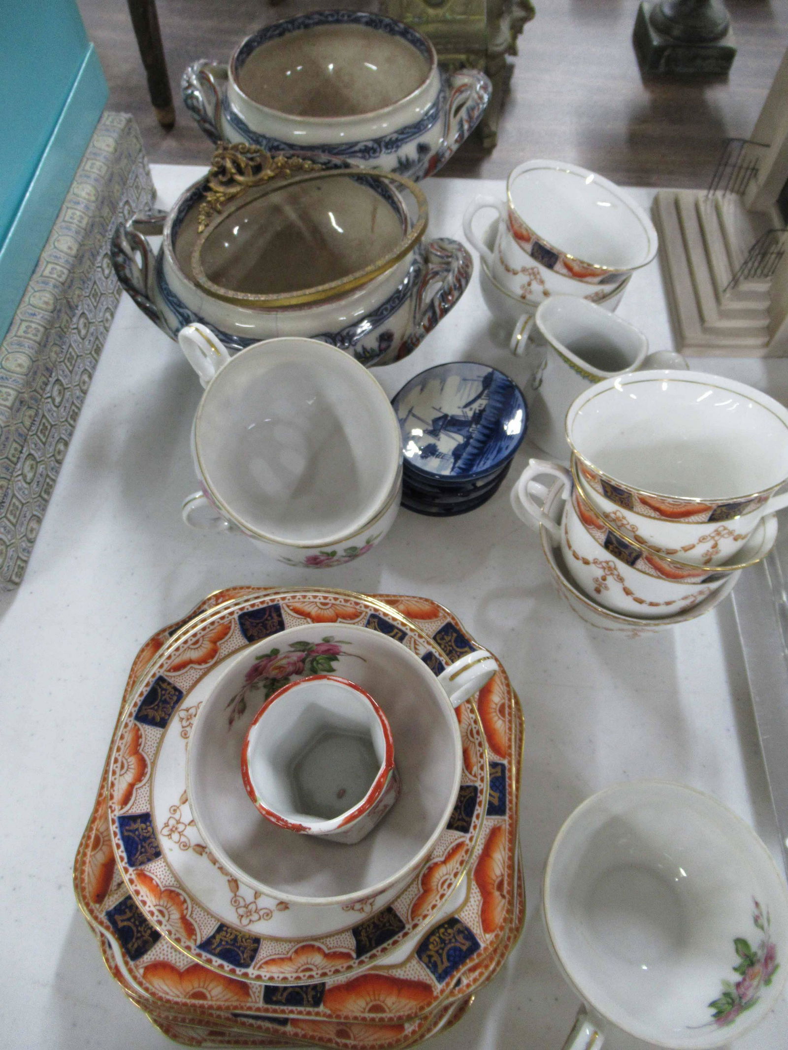 Group of Assorted Porcelain Table Articles (1 of 2)