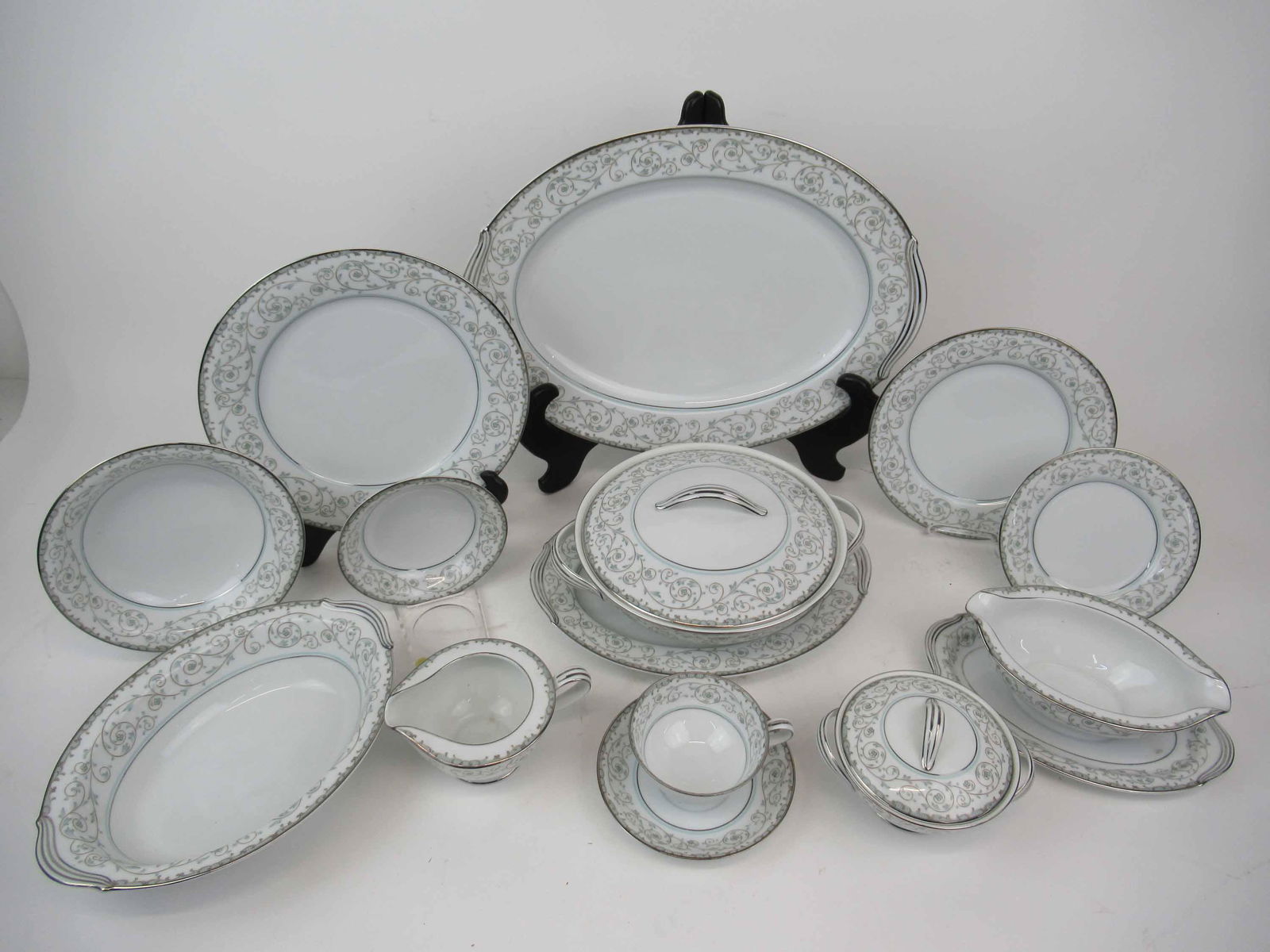 Partial Noritake Dinnerware Service (1 of 9)