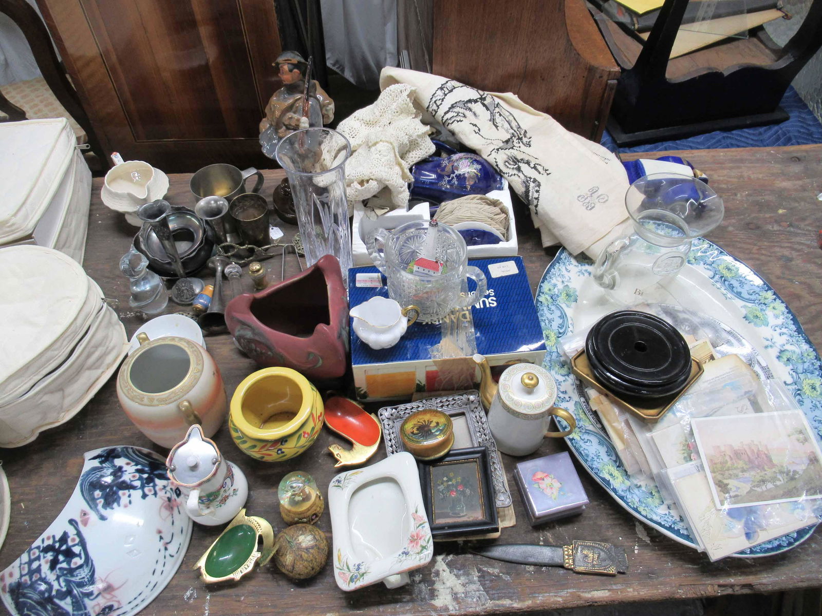 Group of Assorted Table Articles (1 of 8)