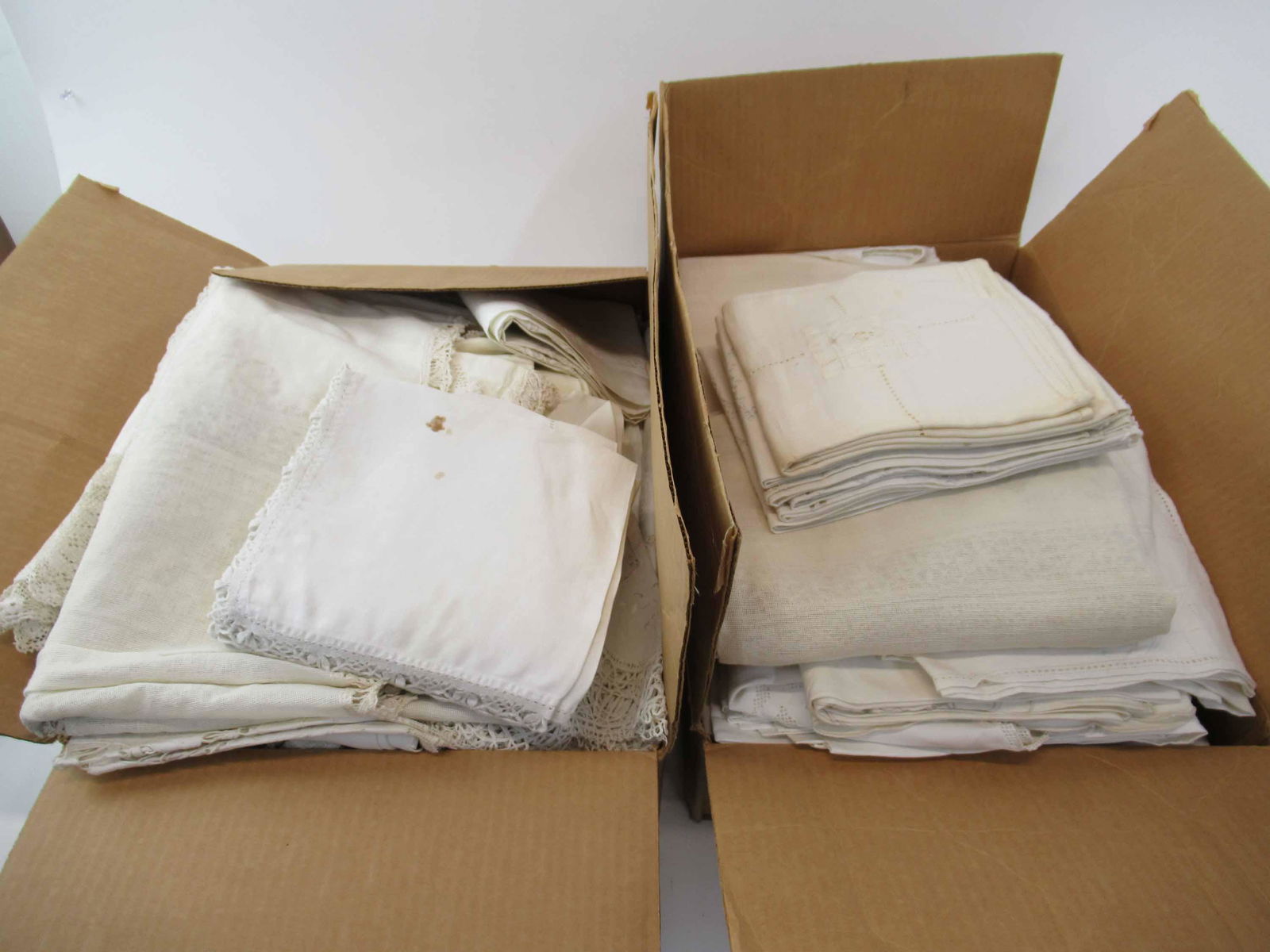 Vintage Large Group of Assorted Table Linens (1 of 5)