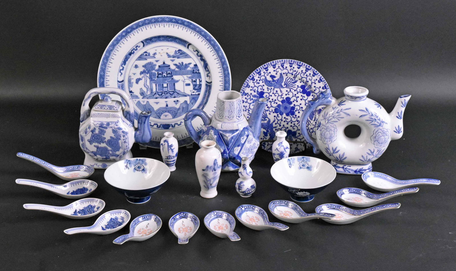 Group of Chinese Blue and White Table Articles (1 of 8)