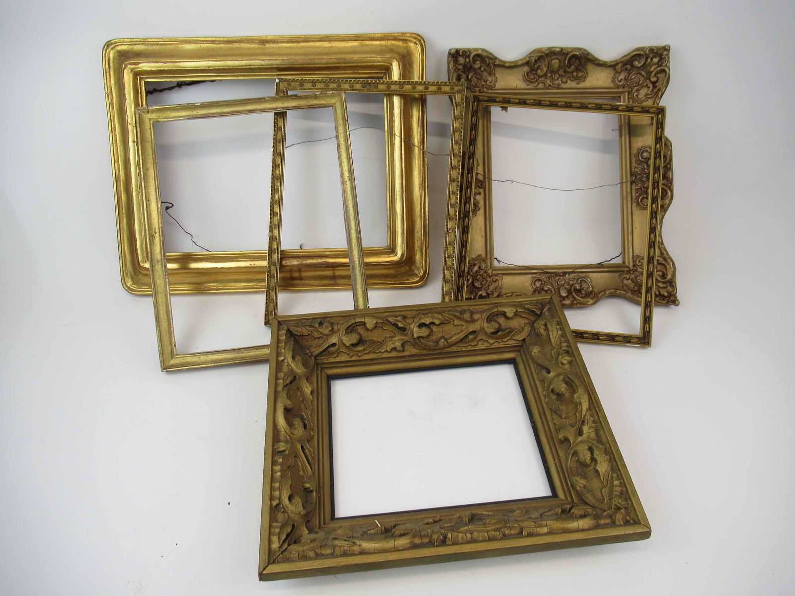 Group of Six Assorted Gilt Picture Frames (1 of 8)