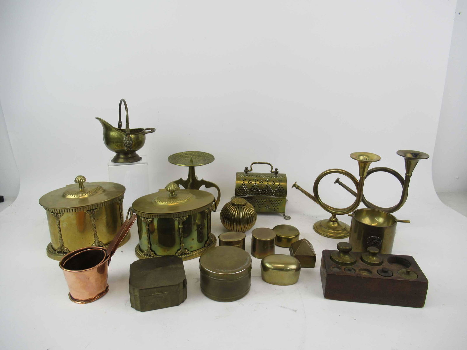 Group of Assorted Brass Table Articles (1 of 7)