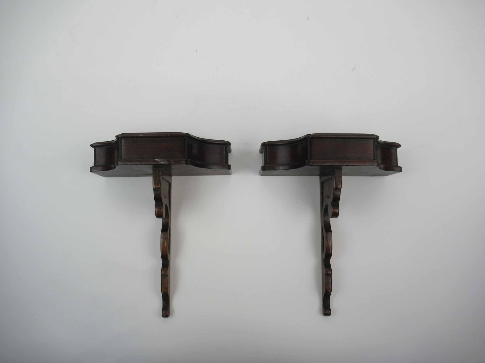 Pair of Mahogany Hanging Wall Brackets (1 of 6)