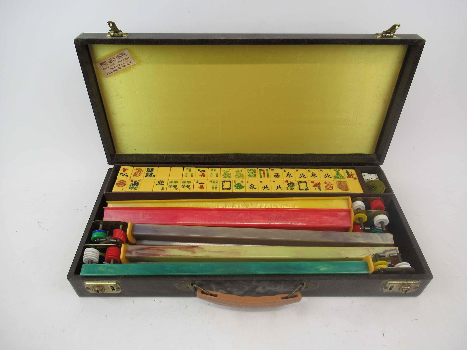 Vintage Mahjong Set (1 of 5)