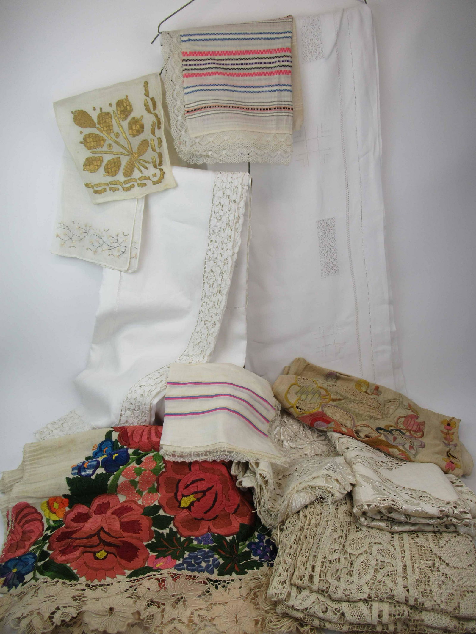 Group of Assorted Vintage Table Linens (1 of 12)
