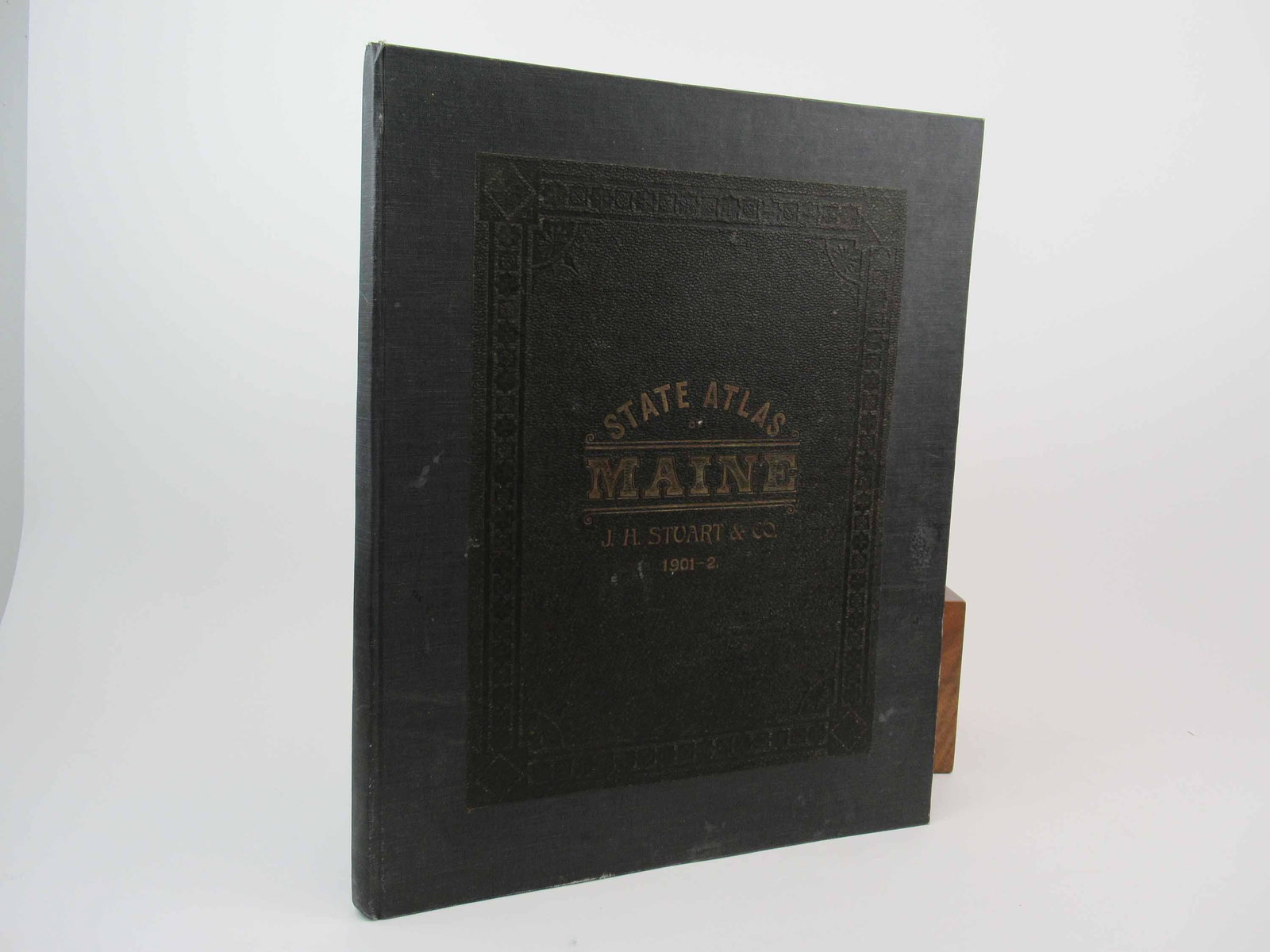 Stuarts Atlas of the State Of Maine 1901-2: Stuarts Atlas of the State Of Maine 1901-2 11th edition. Used condition, wear, worn. 18 3/8" x 14 3/4"