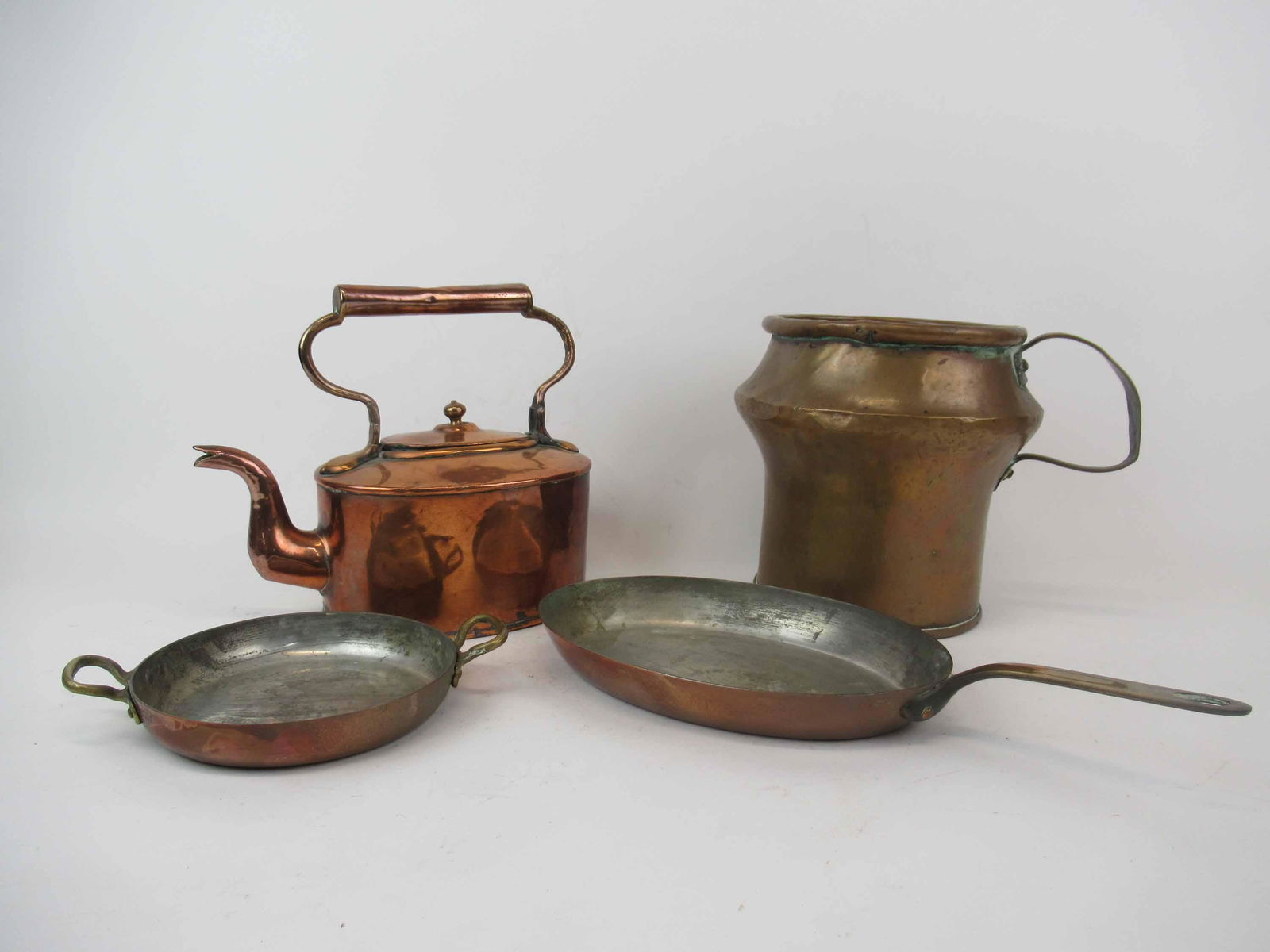 Antique Copper Hot Water Kettle: Antique Copper Hot Water Kettle. Together with Battaglia Menaggio saute pan, French fish pan and copper vessel. Used condition, wear, worn, dents, repairs to tea pot.