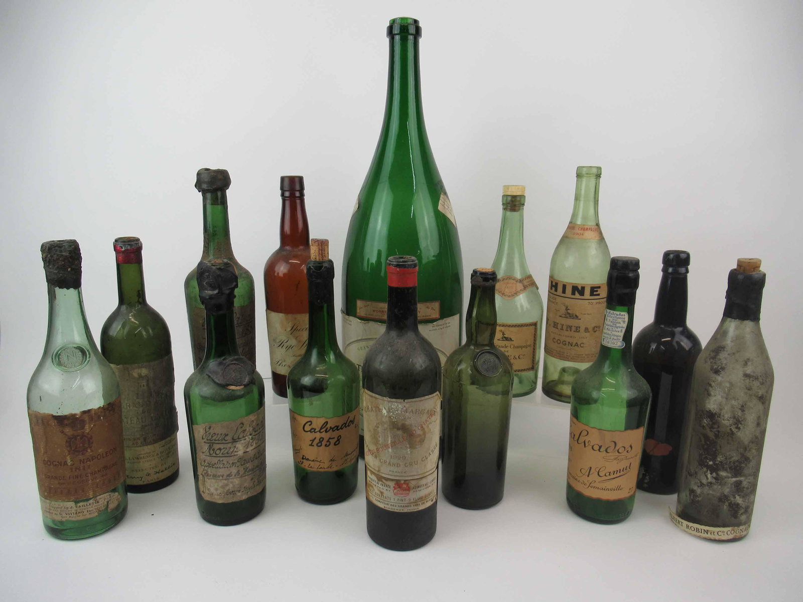 Group of Assorted Empty Wine Bottles: Group of Assorted Empty Wine Bottles. Including Grand vin de chateau latour 1916, Chateau De Bellevue 1961 and Special Rye Whiskey bottled by The Buffalo Club. Used condition, wear, worn, dirty. Large