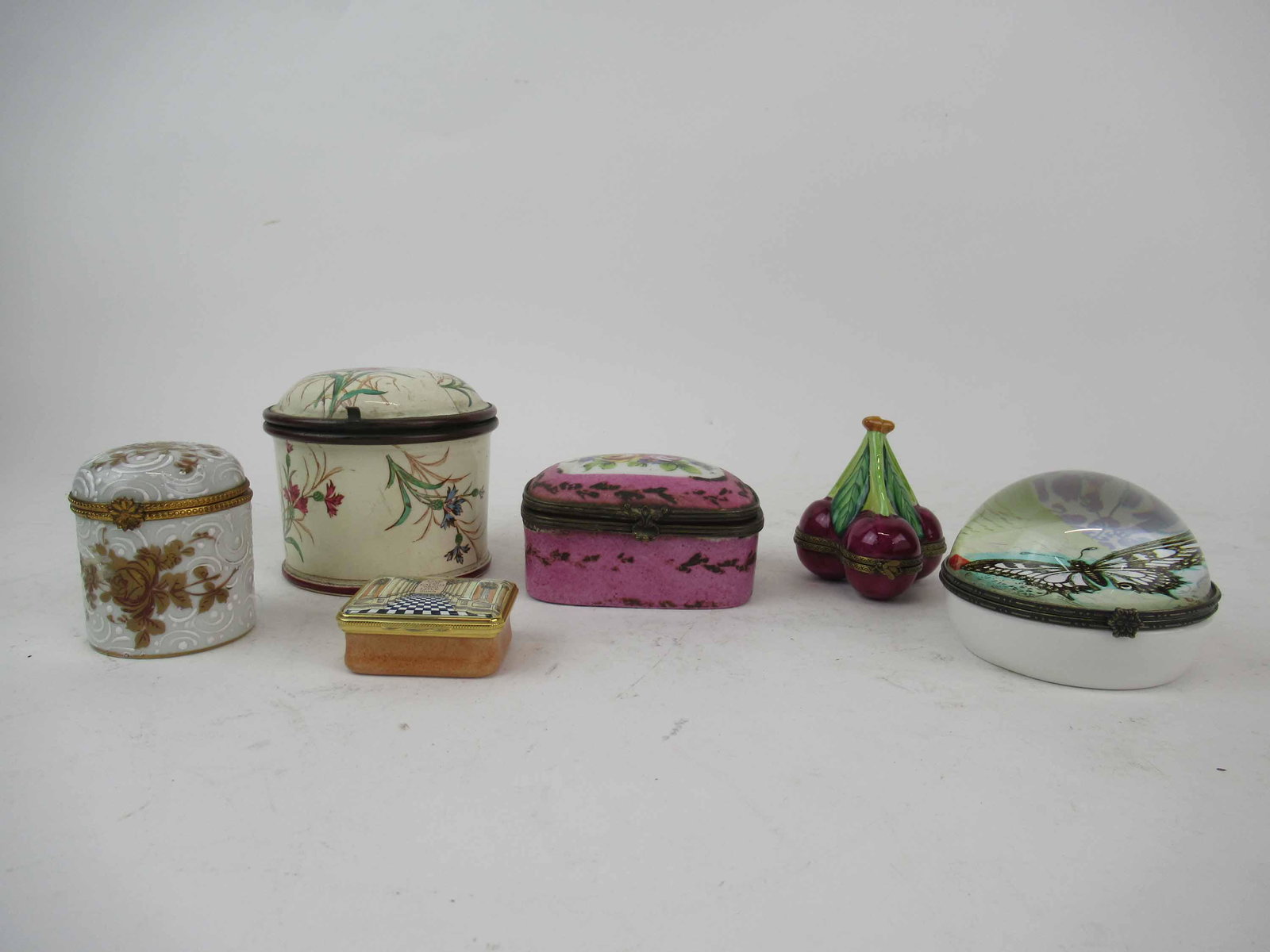 Group of Assorted Hinged Trinket Box: Group of Assorted Hinged Trinket Box. Including Limoges paint main Cherry box, French gold enameled box, Halcyon Days Enamels England, floral box, butterfly box. Used condition, wear, worn, some chips