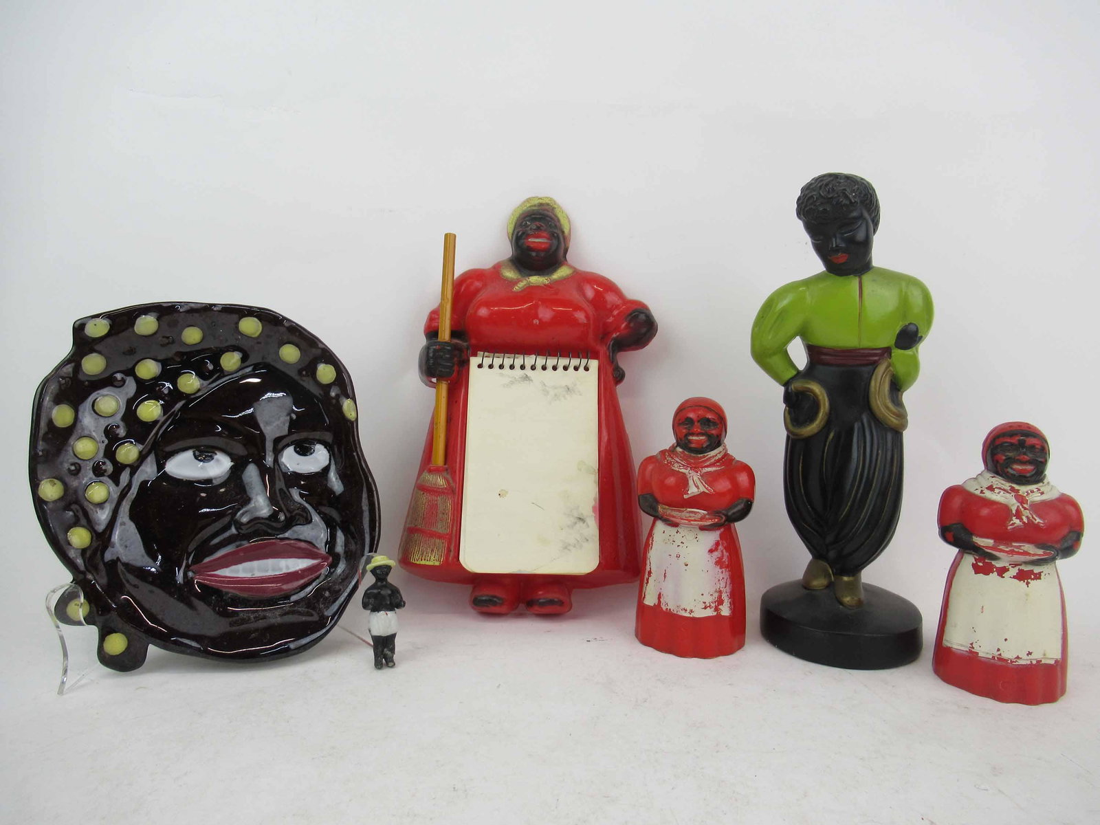 Group of Aunt Jemima Collectibles: Group of Aunt Jemima Collectibles. Including Syrup, salt shaker, wall plate and note pad. Together with a Alexander Backer Abco figural of woman, cracked with minor chips. Used condition, wear.