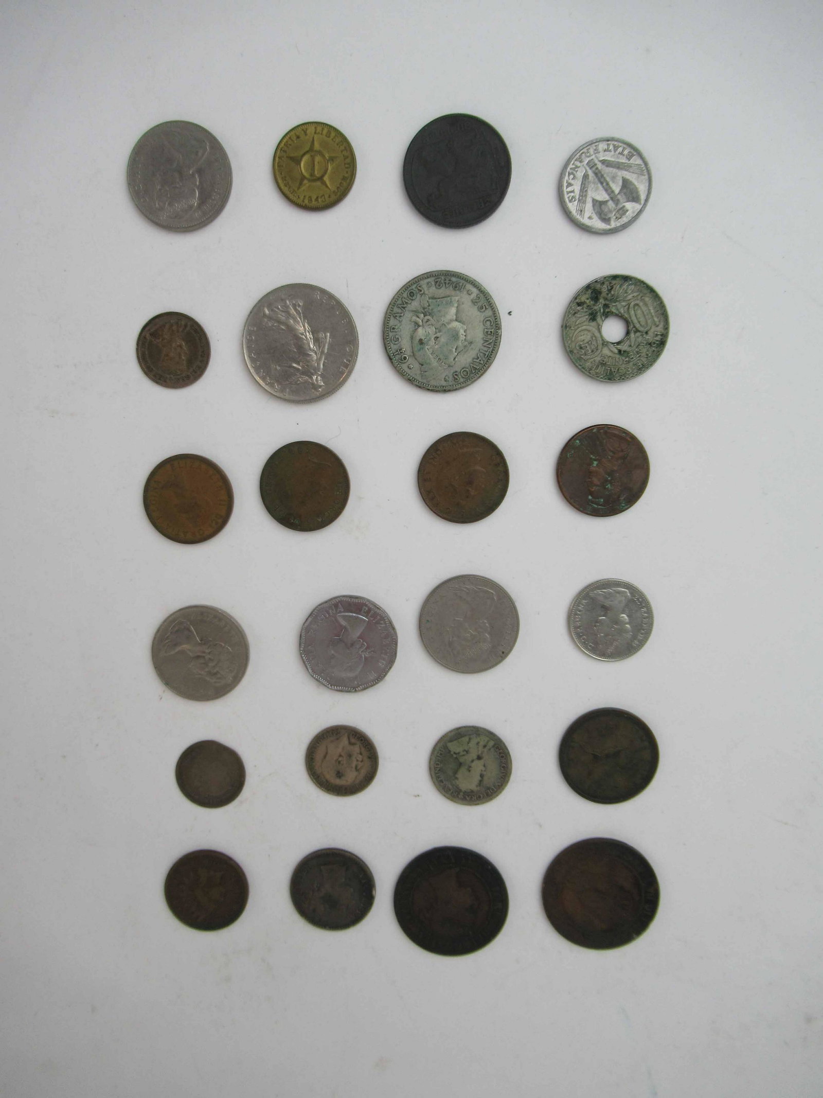 Group of Assorted American and Foreign Coins: Group of Assorted American and Foreign Coins. Including 1908 Indian Head Penny, 1909 Canada Edward Vii one cent, 1887 Victoria 1 cent, 1919 George V five cent. Used condition, wear, worn. 24 coins tot