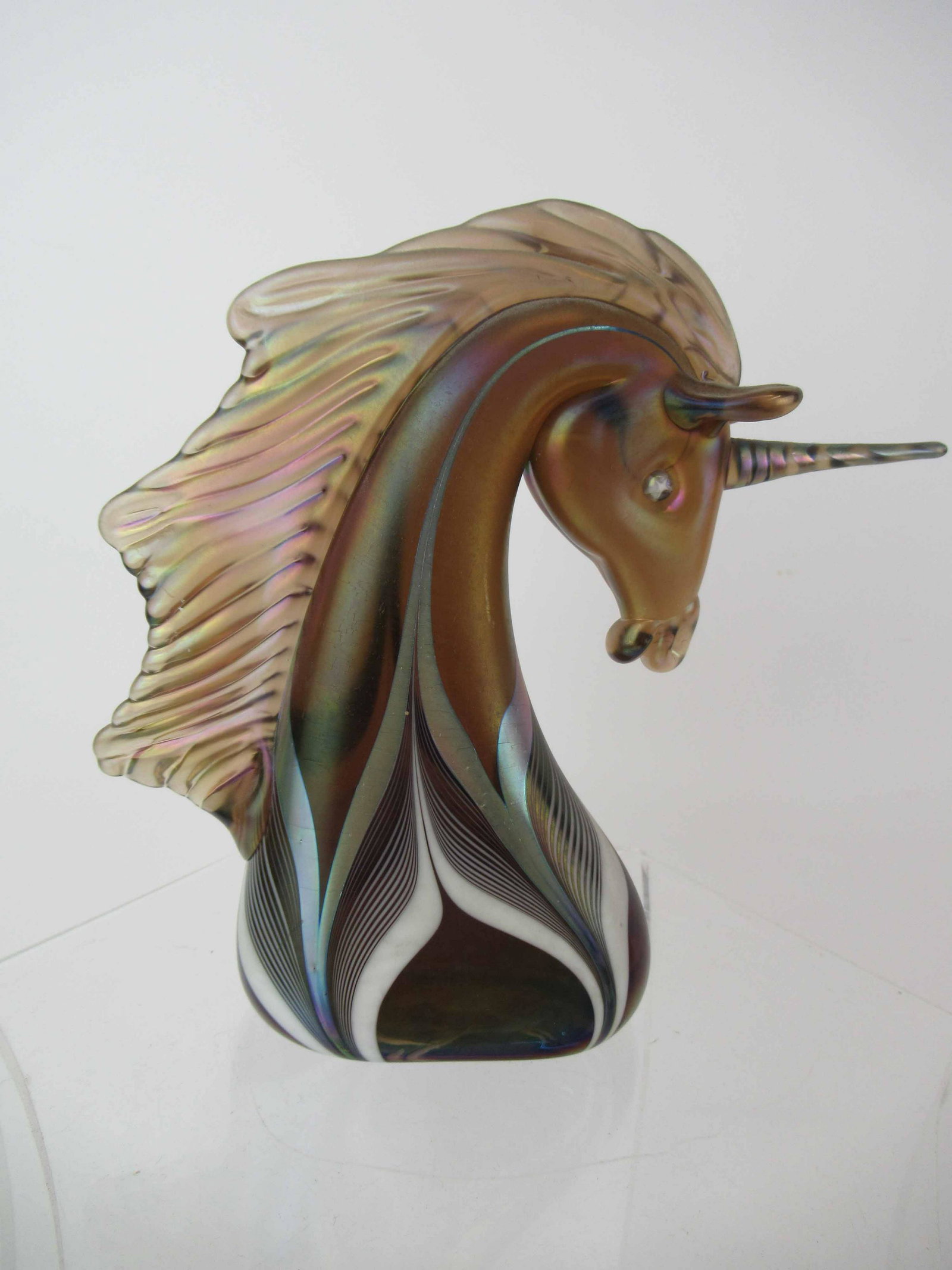 Stuart Abelman Art Glass Unicorn Bust: Stuart Abelman Art Glass Pulled Feather Unicorn Bust. signed and dated 1981, used condition, dirty. measures 6 1/2" tall x 7 1/4"