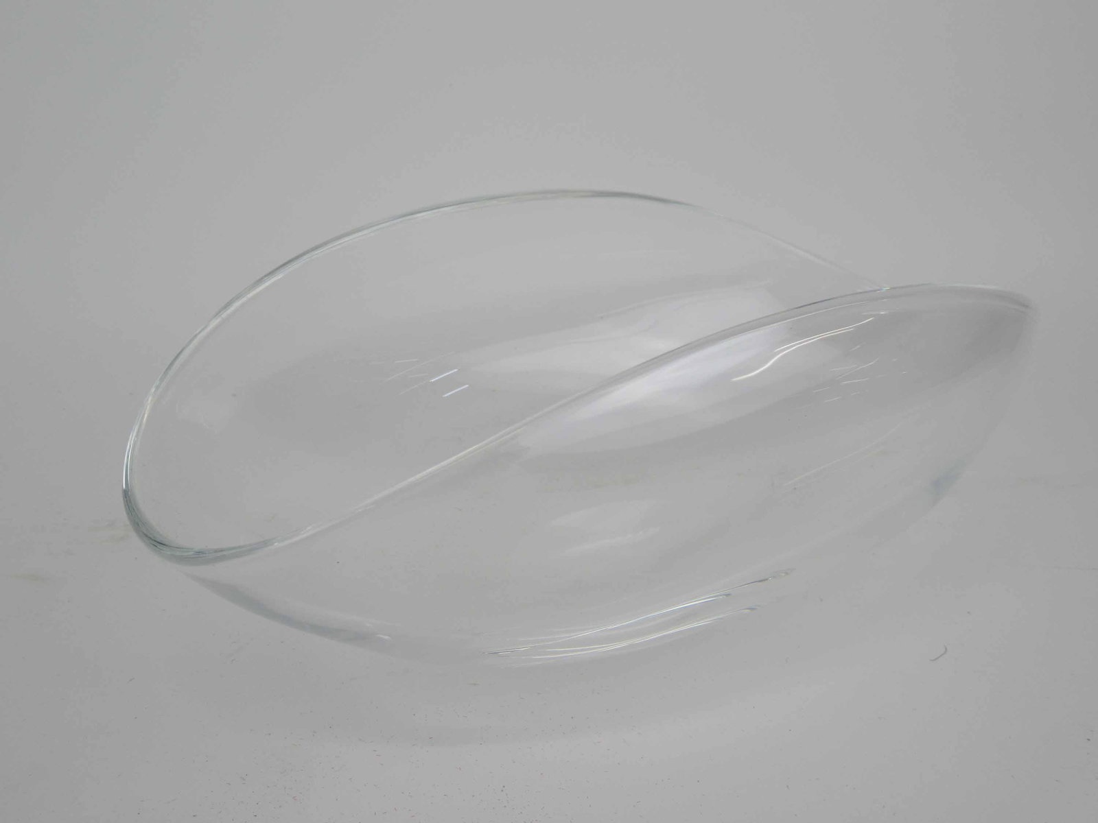 Steuben Crystal Art Glass Folded Bowl: Steuben Crystal Art Glass Folded Bowl . Used condition, some scratches. 9" long x 4 3/4" wide x 3 1/2" tall