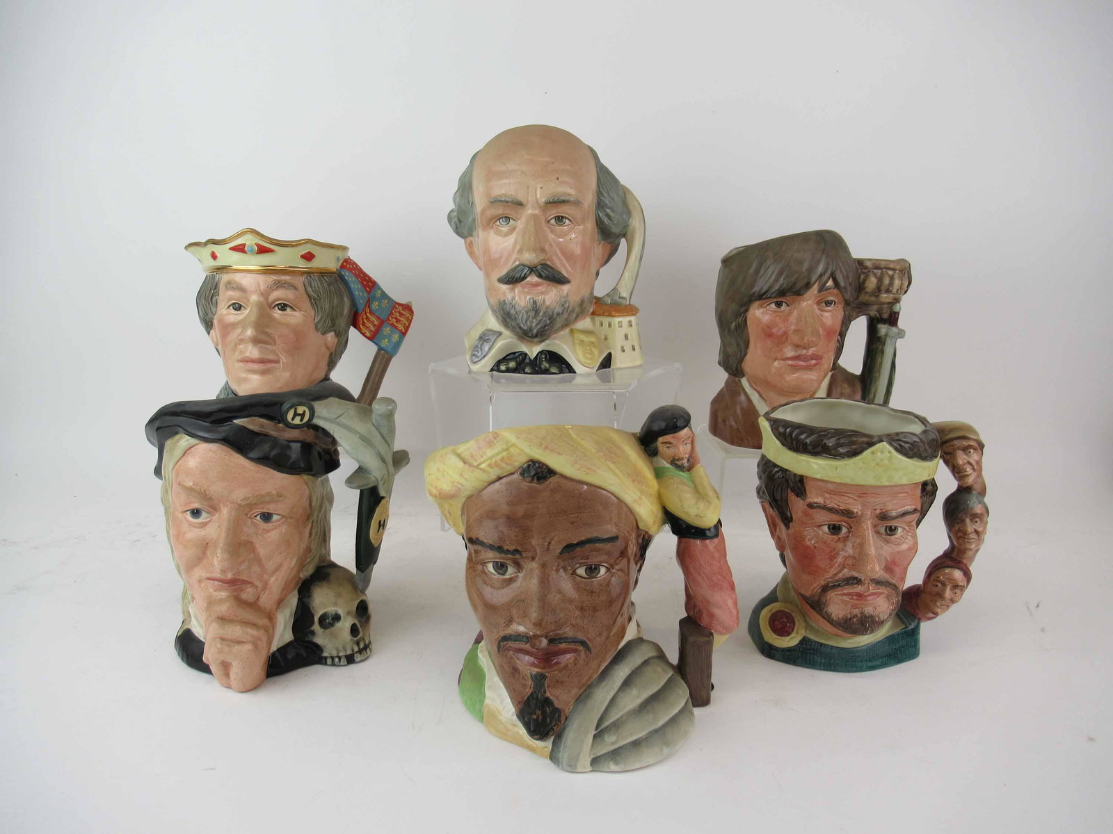 6 Royal Doulton Shakesperean Collection Toby Mugs: 6 Royal Doulton Shakesperean Collection Toby Mugs. Henry V, Othello, Shakespeare, Hamlet, Macbeth and Romeo. Used condition, dirty, chip to base of Othello. largest size 7 1/4" tall x 7" wide