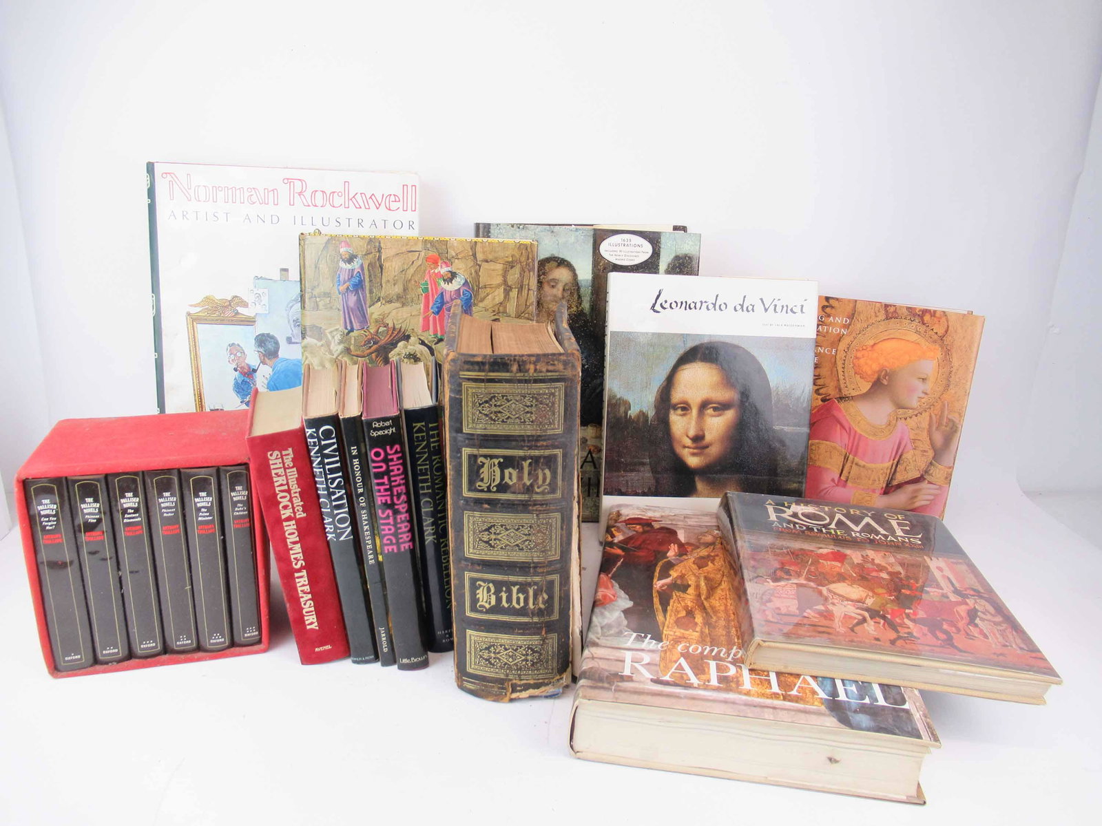 Group of Assorted Coffee Table Books: Group of Assorted Coffee Table Books. Including Norman Rockwell, Leonardo De Vinci, Raphael, The Drawings Sandro Botticelli for Dantes Divine Comedy, History of Rome and Romans, Painting and Illuminat