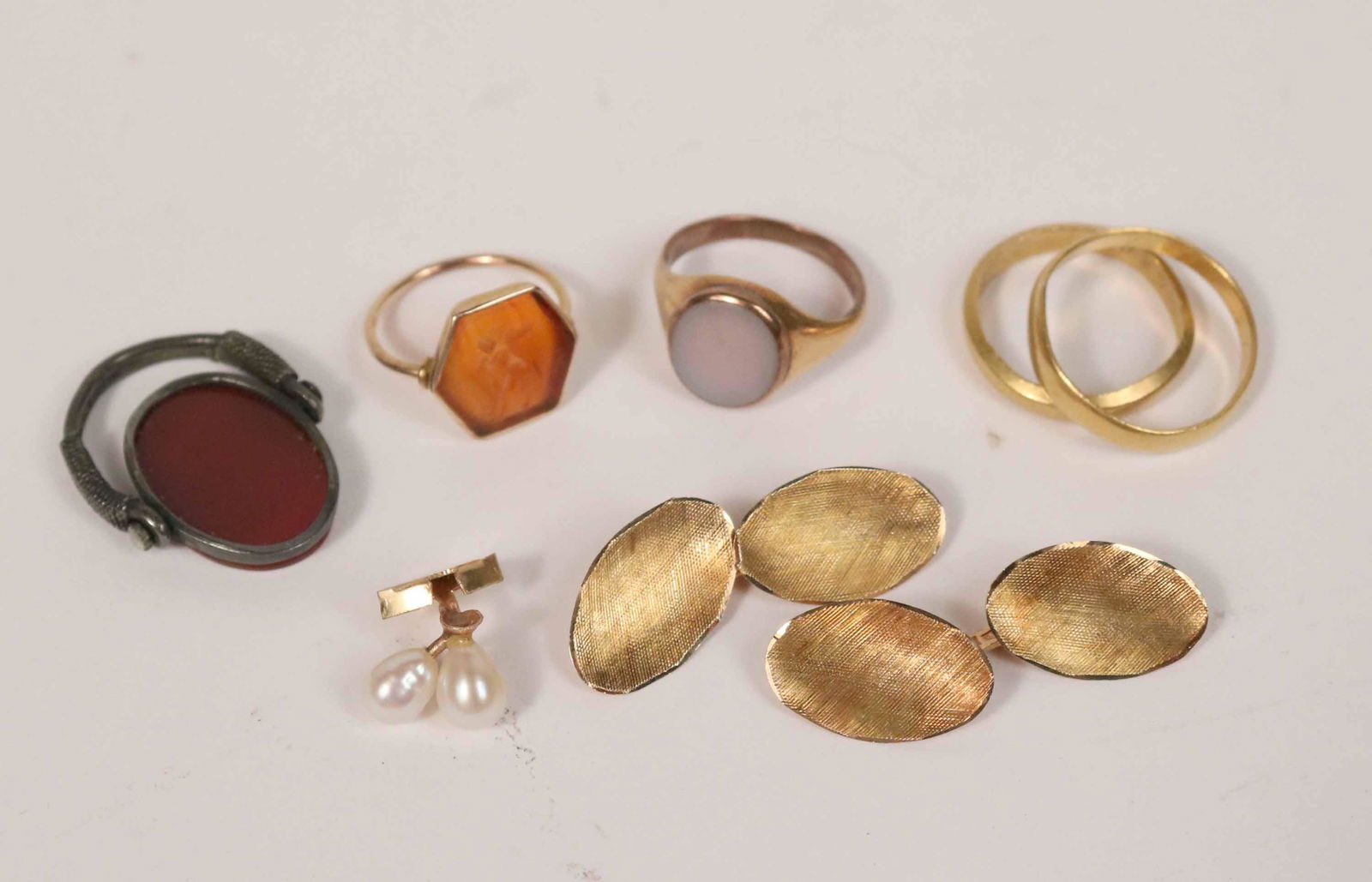 Pair of 750 Gold Cuff lings & Vintage Gold Rings (1 of 5)