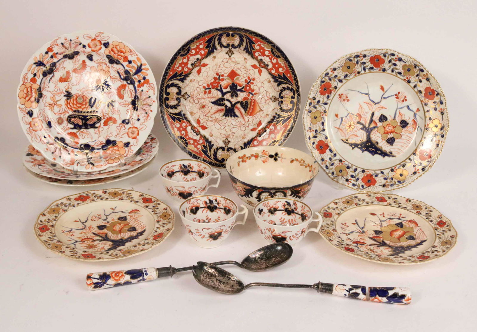 Old Derby Imari-Palette Decorated Porcelain Items (1 of 9)