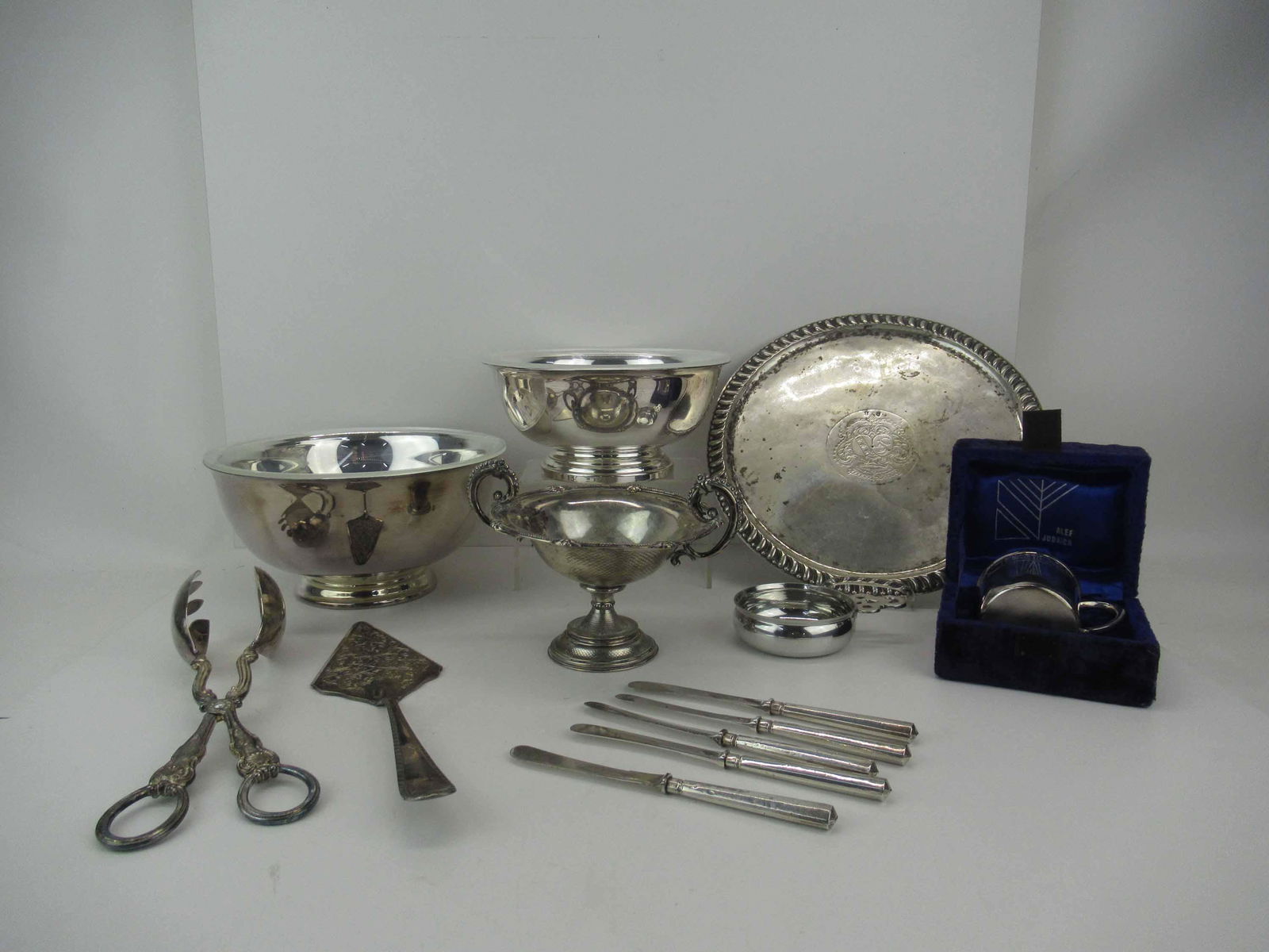 Group of Assorted Silverplate Table Articles (1 of 10)