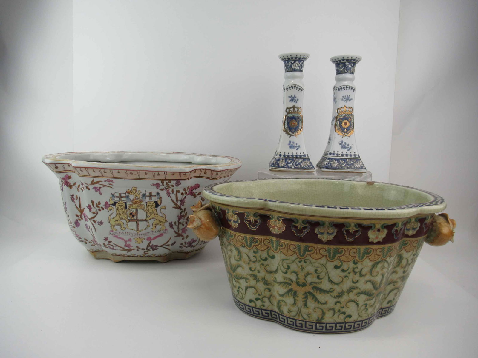 Chinese Export Armorial Planter (1 of 10)