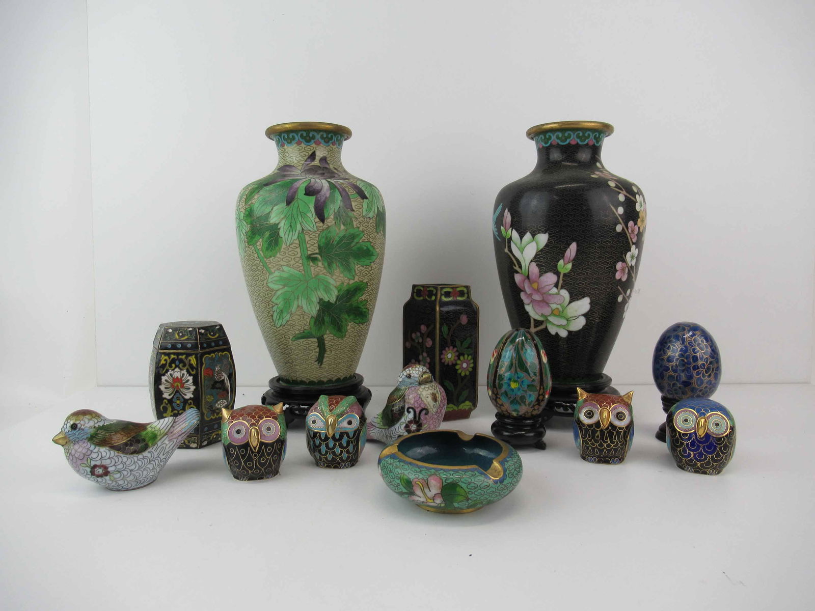 Collection of Assorted Cloisonne Table Articles (1 of 7)