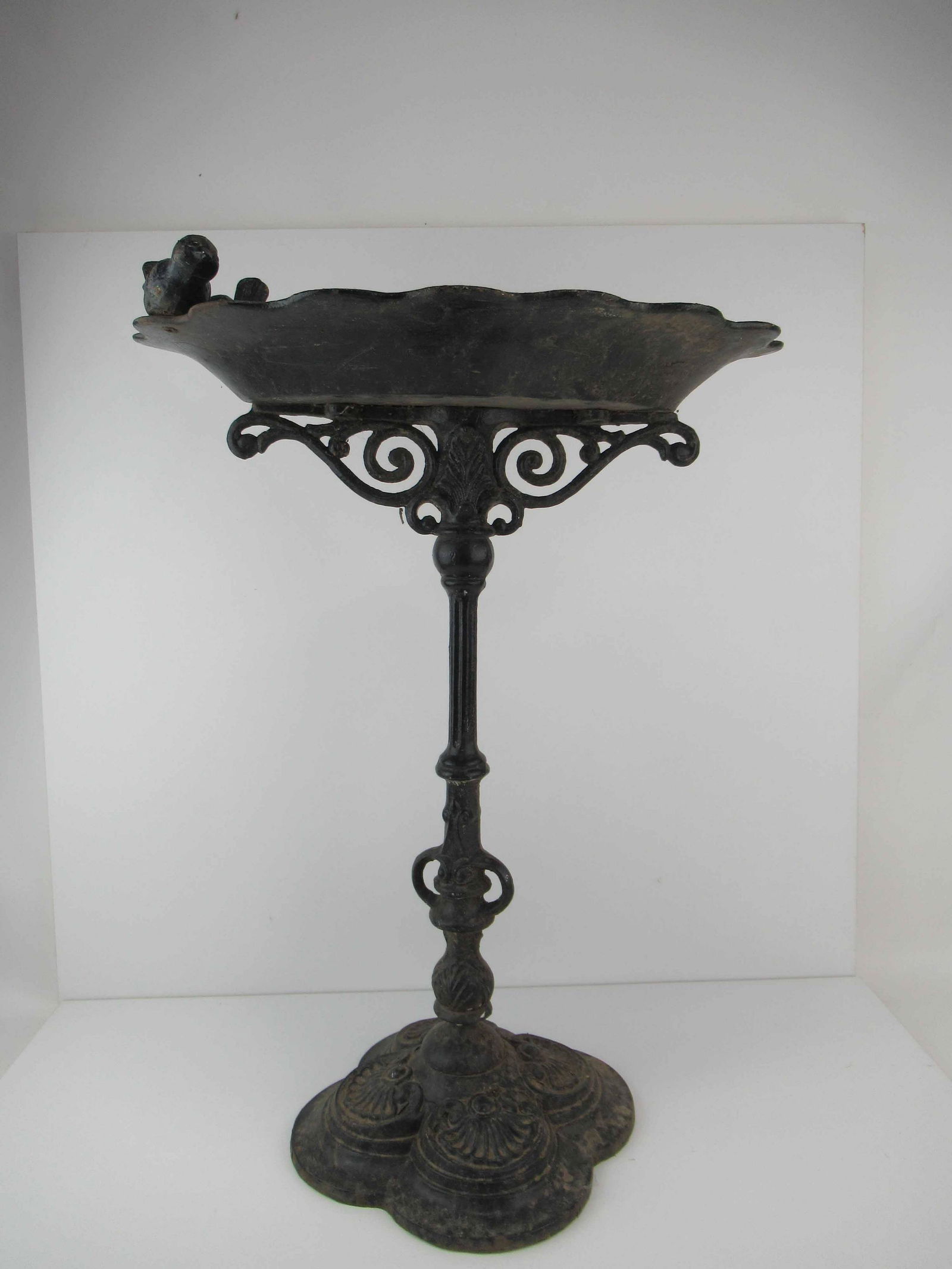 Cast Iron Victorian Style Bird Bath (1 of 6)