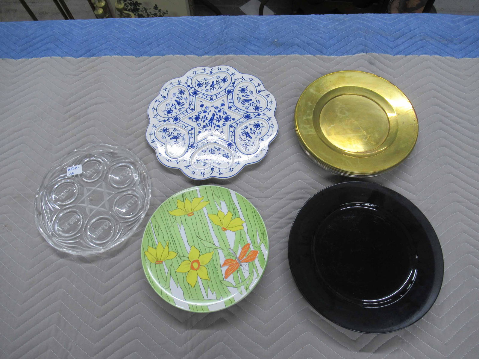 Group of Assorted Table Articles (1 of 6)