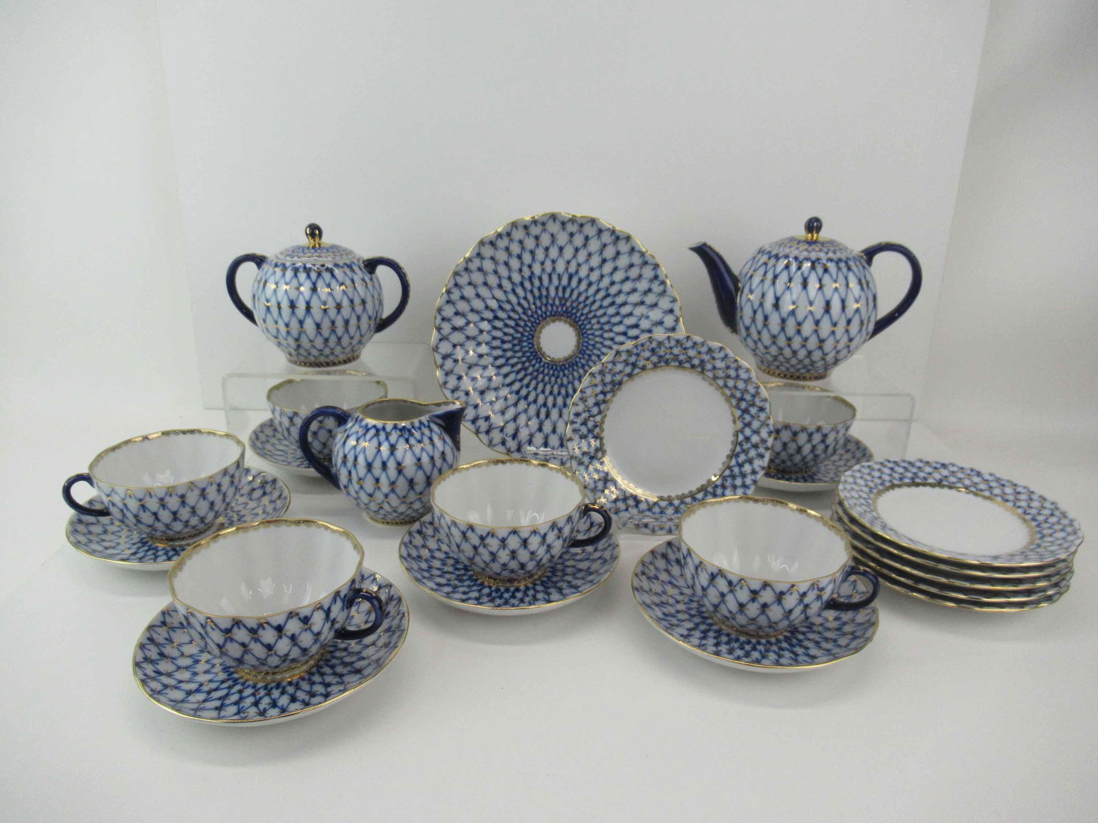 Lomonosov USSR Blue and White Tea Service (1 of 10)