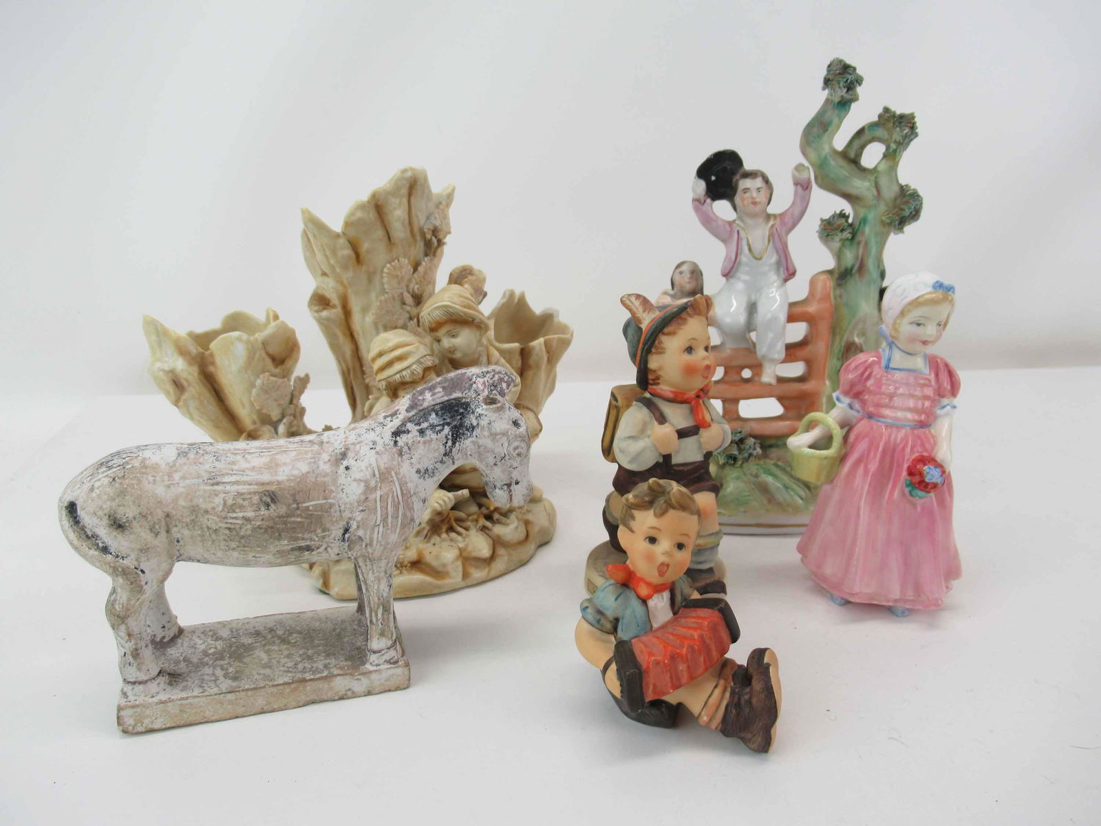 Group of Assorted Porcelain Table Articles (1 of 9)