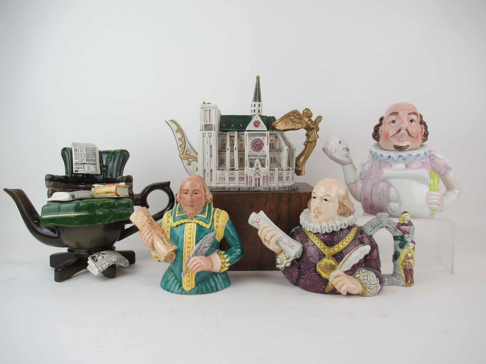 Group of Assorted Figural Novelty Ceramic Teapots (1 of 18)