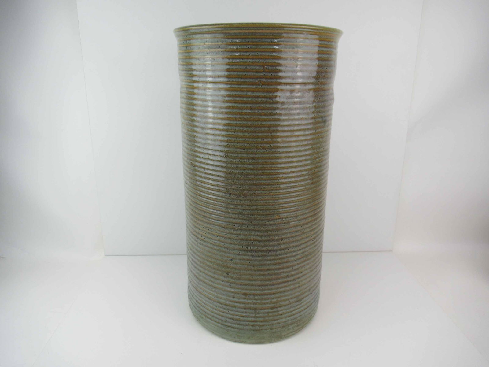 Large Ribbed Stoneware Crock (1 of 4)