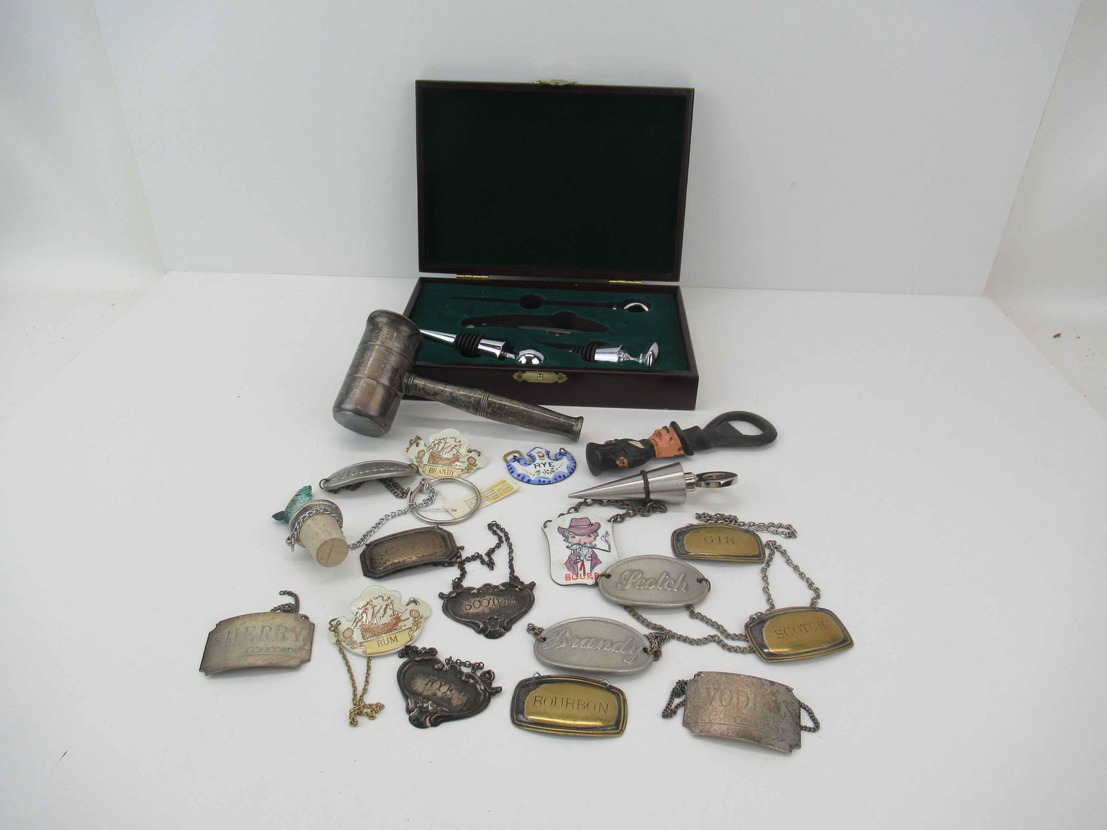 Group of Assorted Barware Articles (1 of 9)