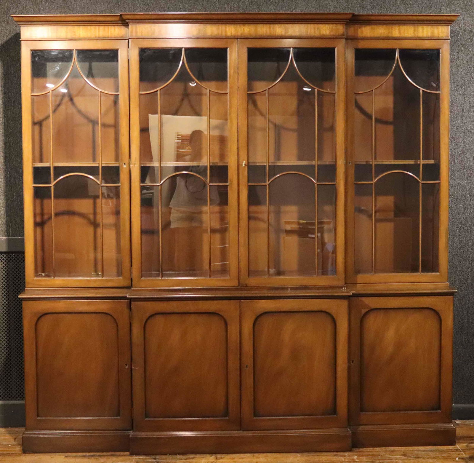 Kittenger George III Style Mahogany Breakfront: 20th C., the center doors open to reveal a divided drawer with shelf below, the drawer tagged Kittenger. 6'10-1/2"h x 7'w x 17"d