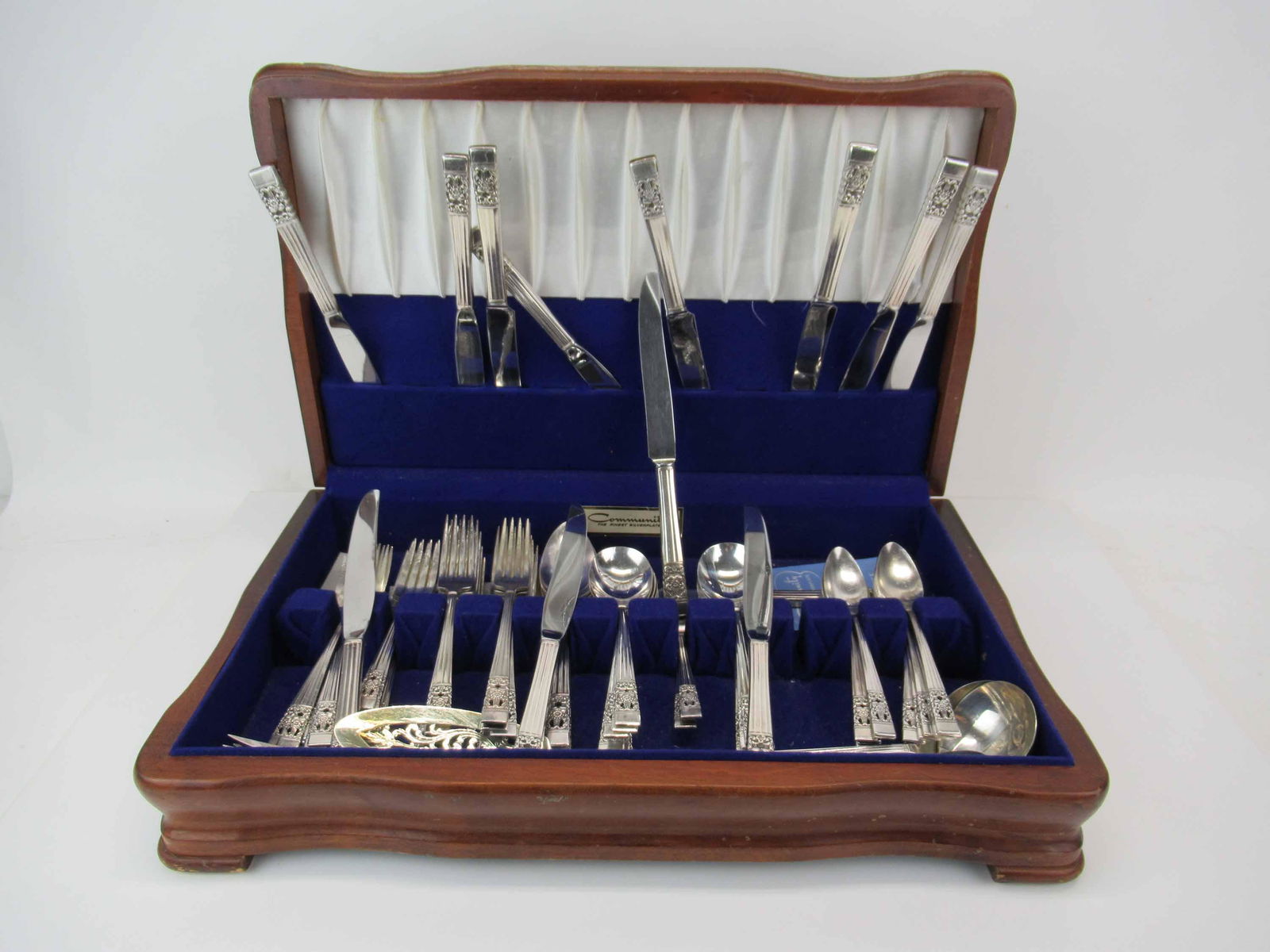 Oneida Silverplate Coronation Flatware Set (1 of 6)