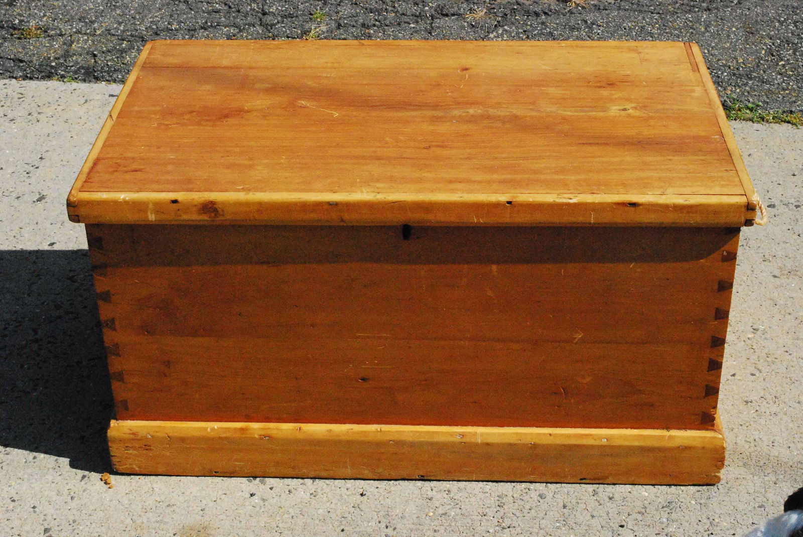 Pine Blanket Chest with Rope Handles (1 of 5)