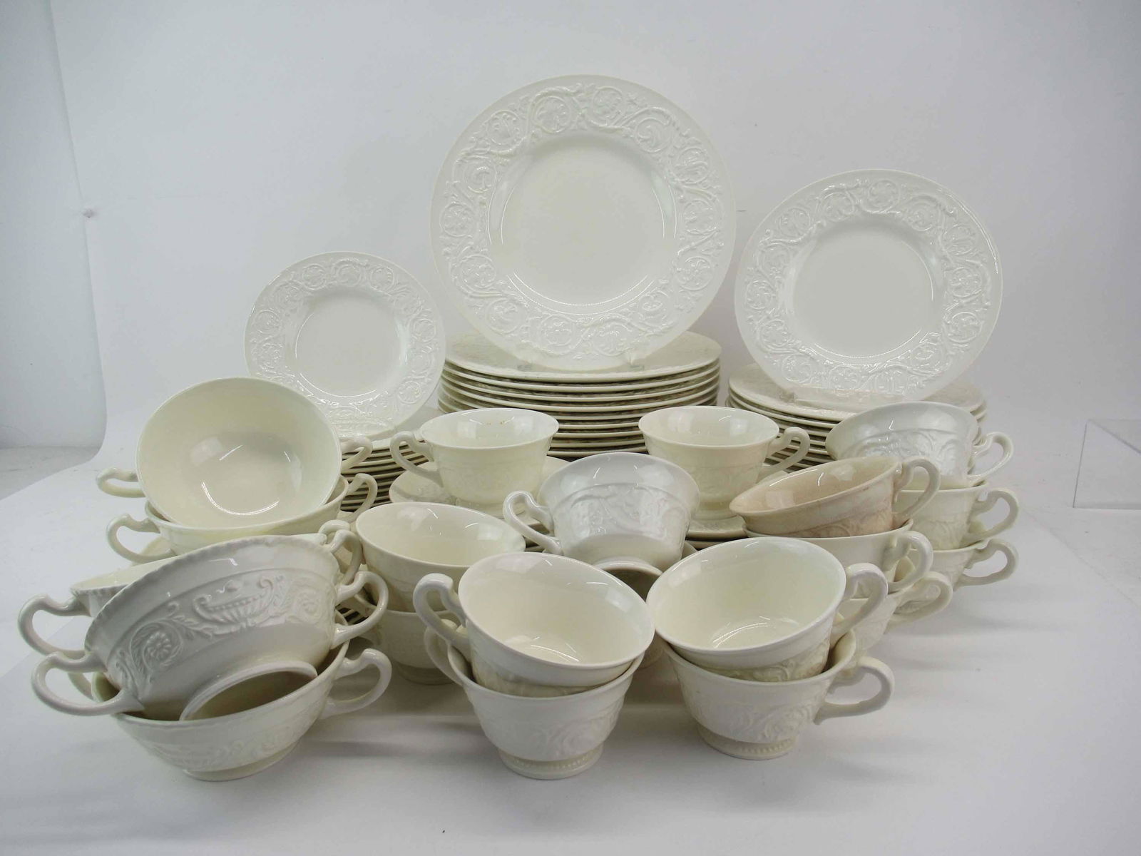 Wedgwood Patrician Dinner Service (1 of 5)