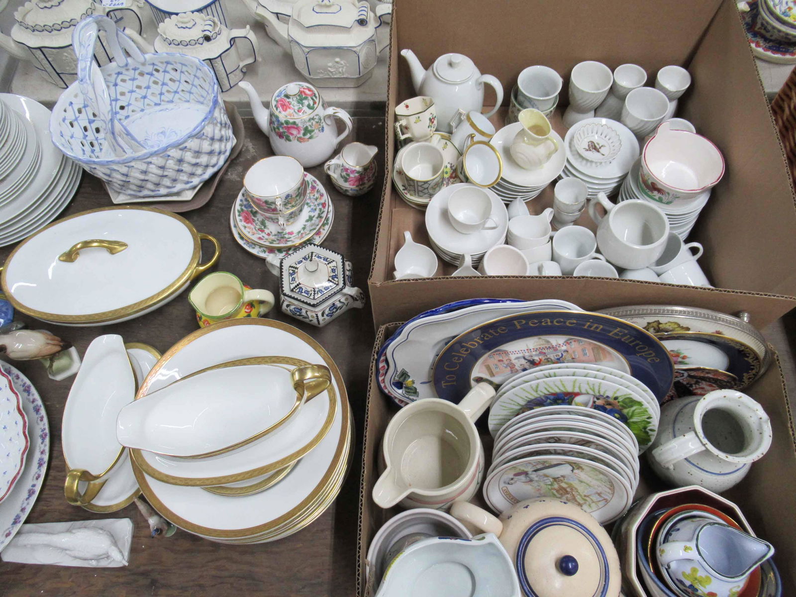 Group of Assorted Porcelain Table Articles (1 of 7)