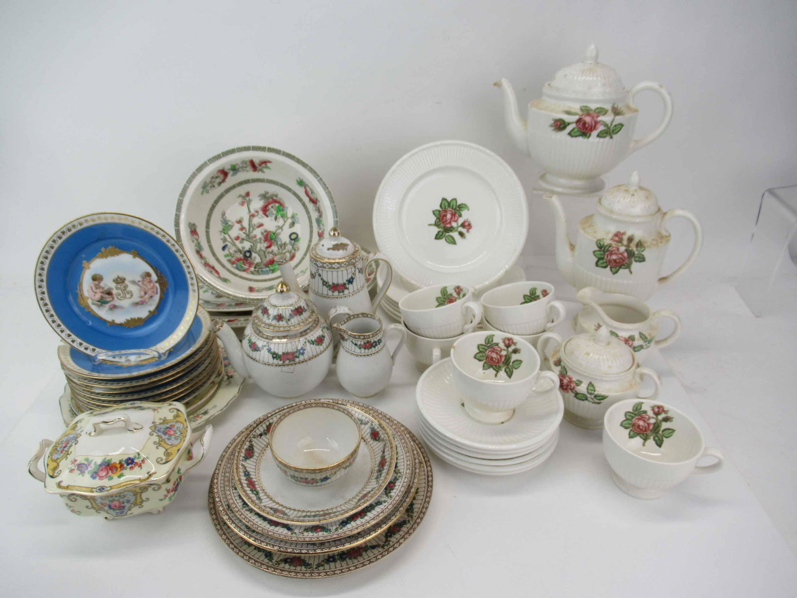 Group of Assorted Porcelain Table Articles (1 of 18)