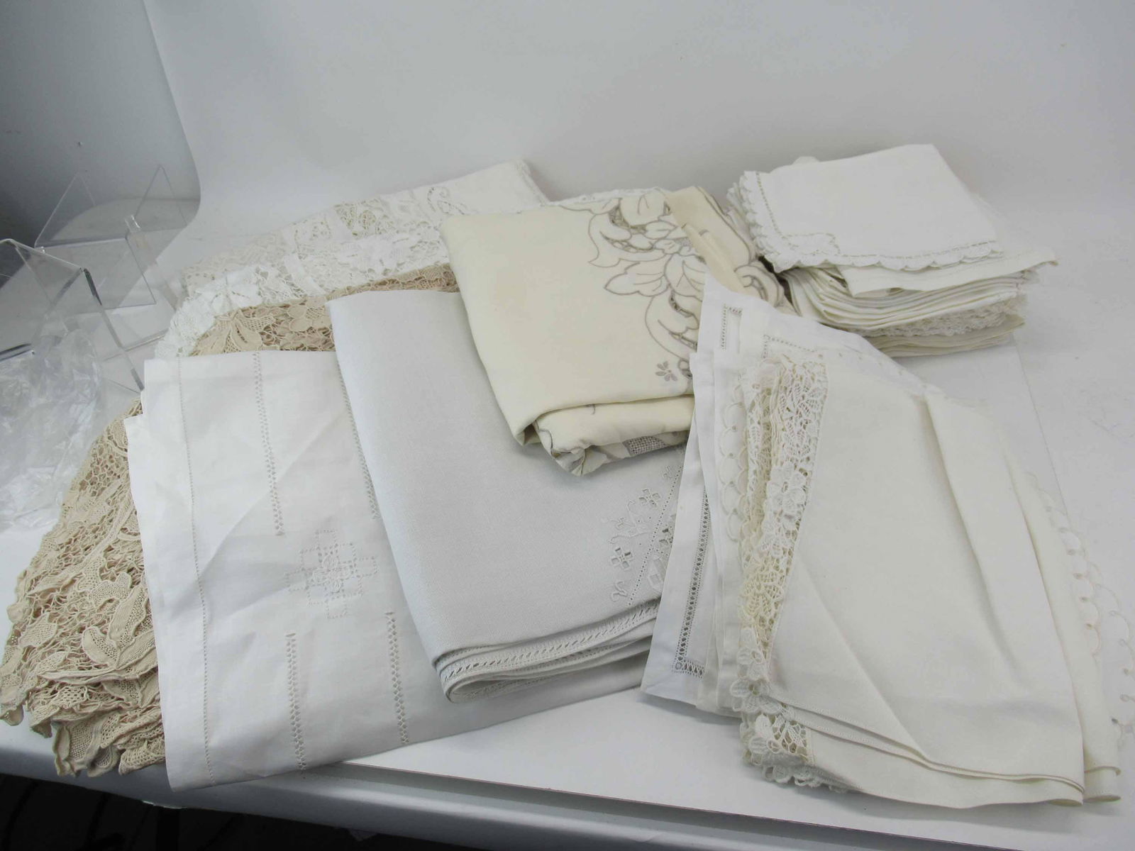 Group of Assorted Vintage Table Linens (1 of 7)