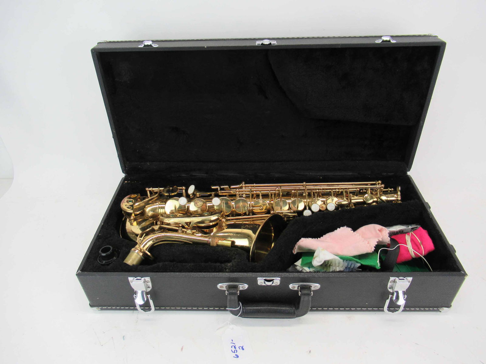 Antigua Winds Brass Alto Saxophone (1 of 8)