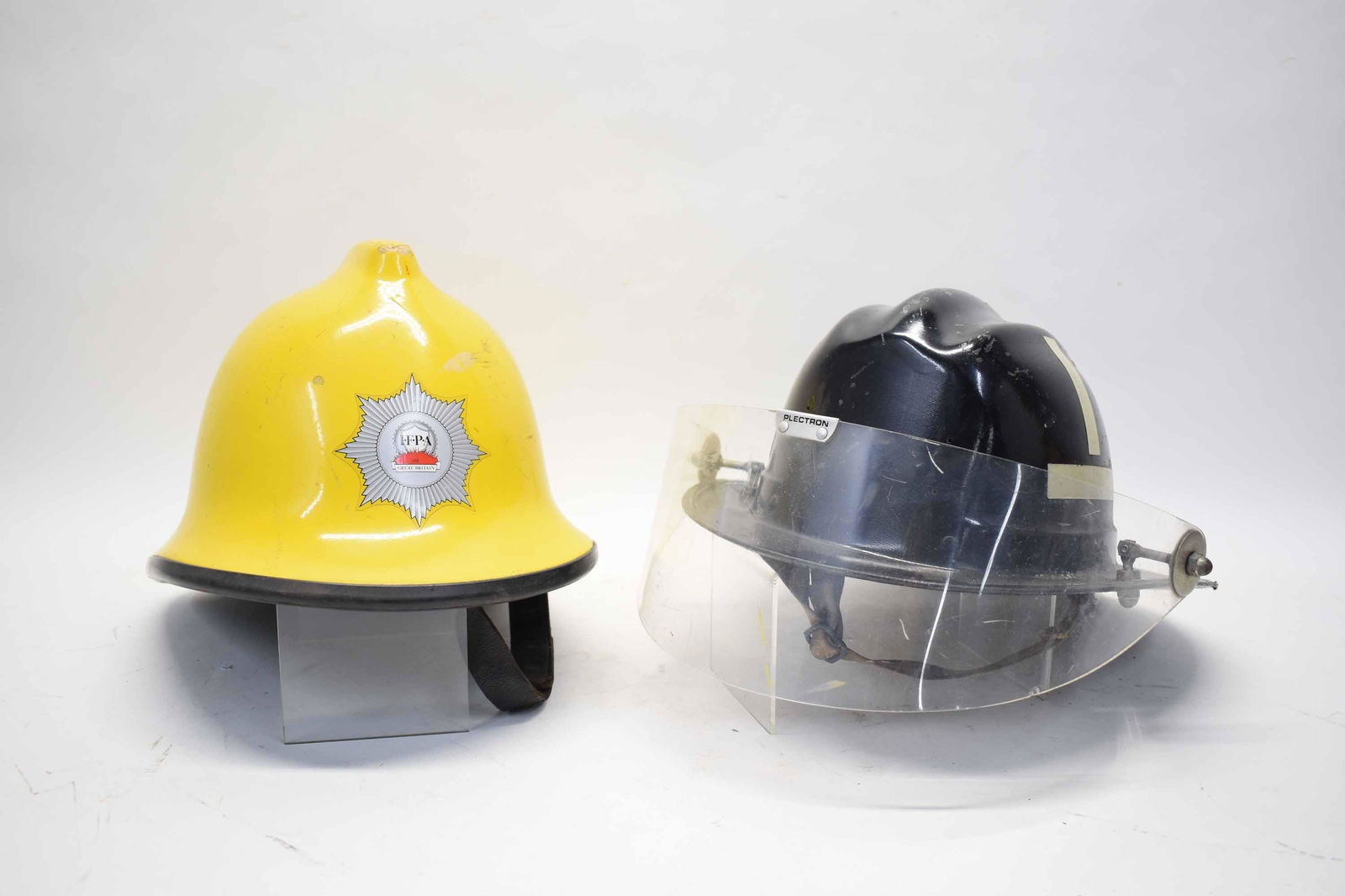 Vintage Cairns Bros Fire Helmet (1 of 7)